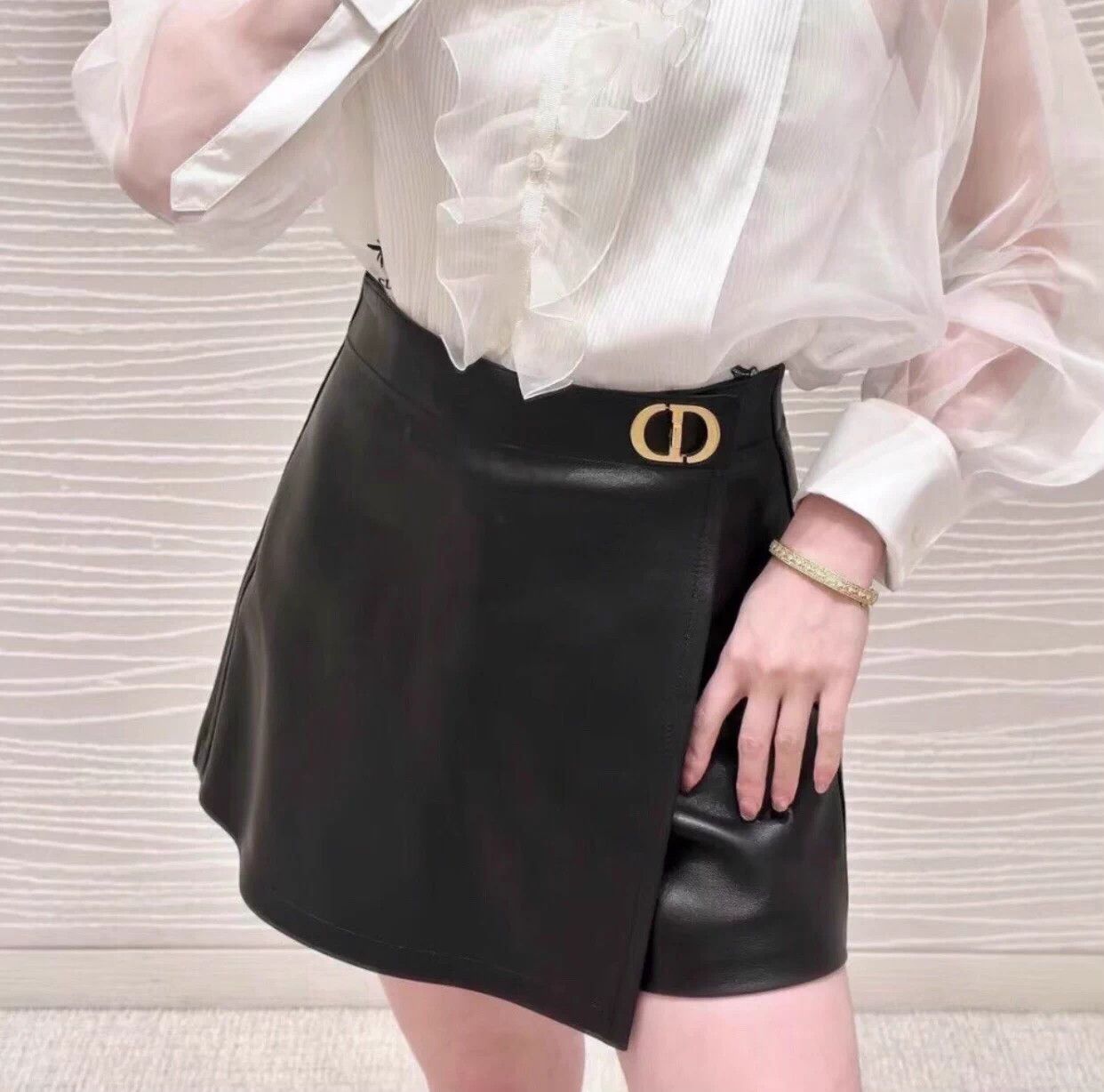 Dior Dior gold CD buckle women's black leather skirt Size 26" / US 2 / IT 38 - 2 Thumbnail