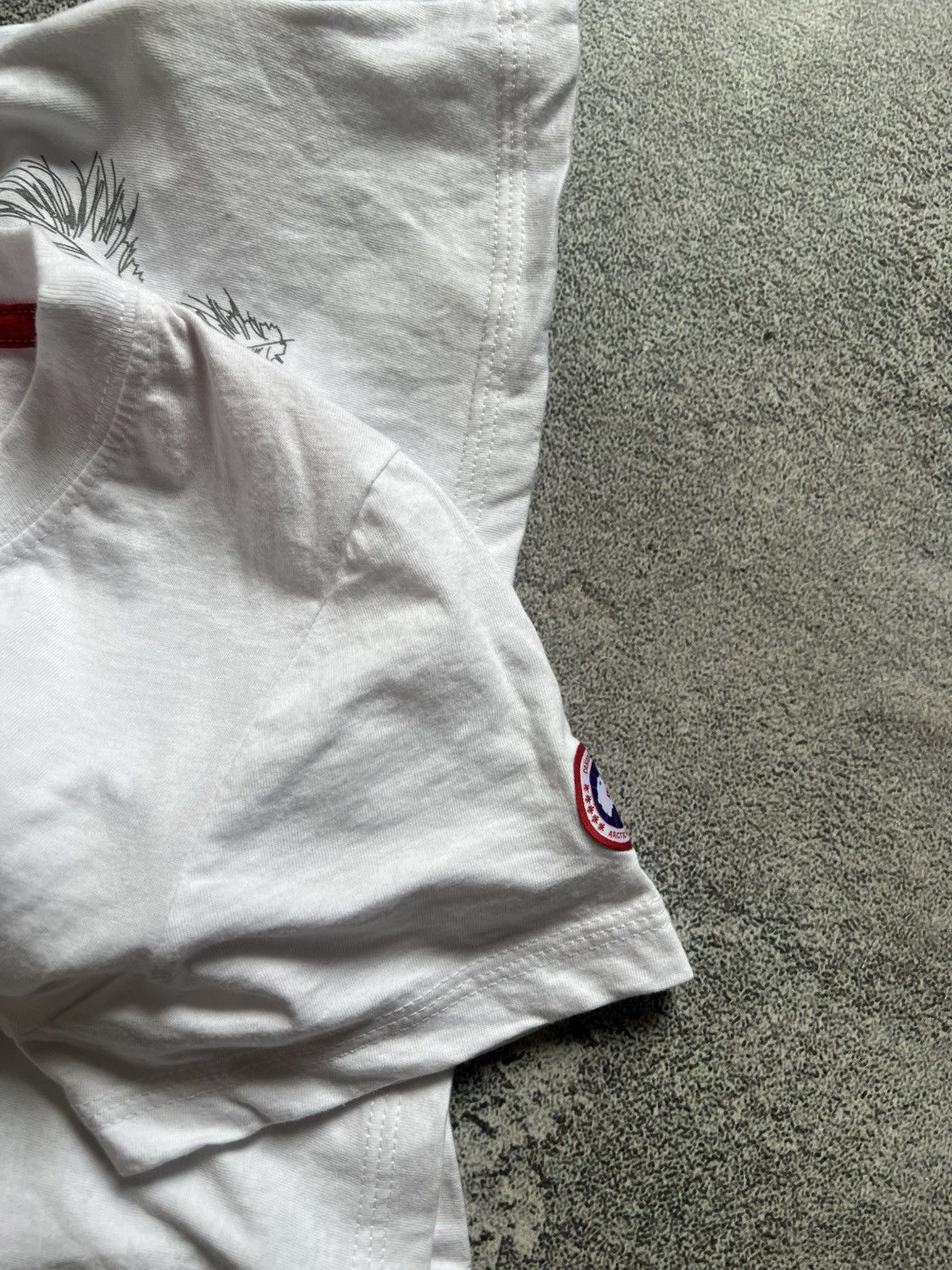 Canada Goose Canada Goose Womens White T-Shirt With Holographic Tag Sz XS Size XS / US 0-2 / IT 36-38 - 5 Thumbnail