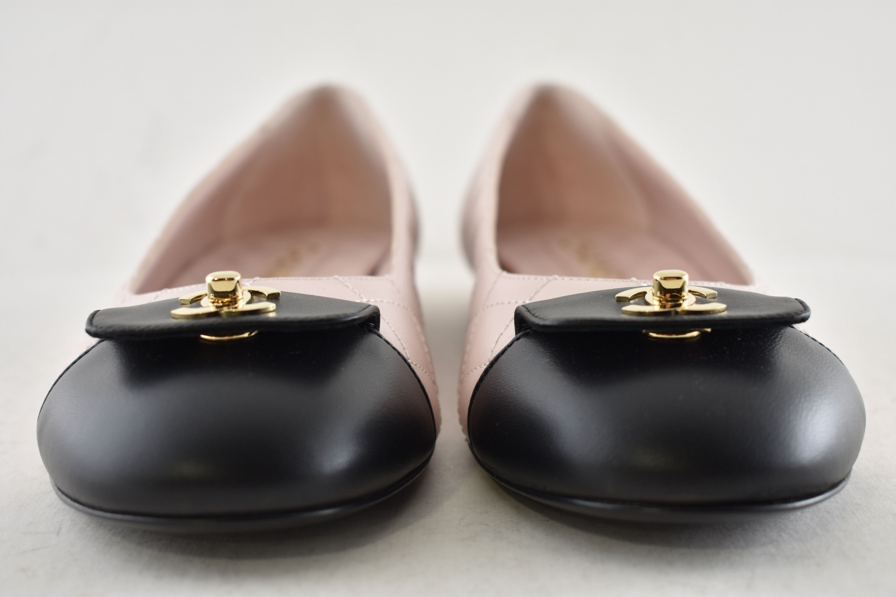 Chanel Chanel 24B Pink Black Turnlock Gold CC Logo Ballet Flat 38 Size US 8 / IT 38 - 7 Thumbnail