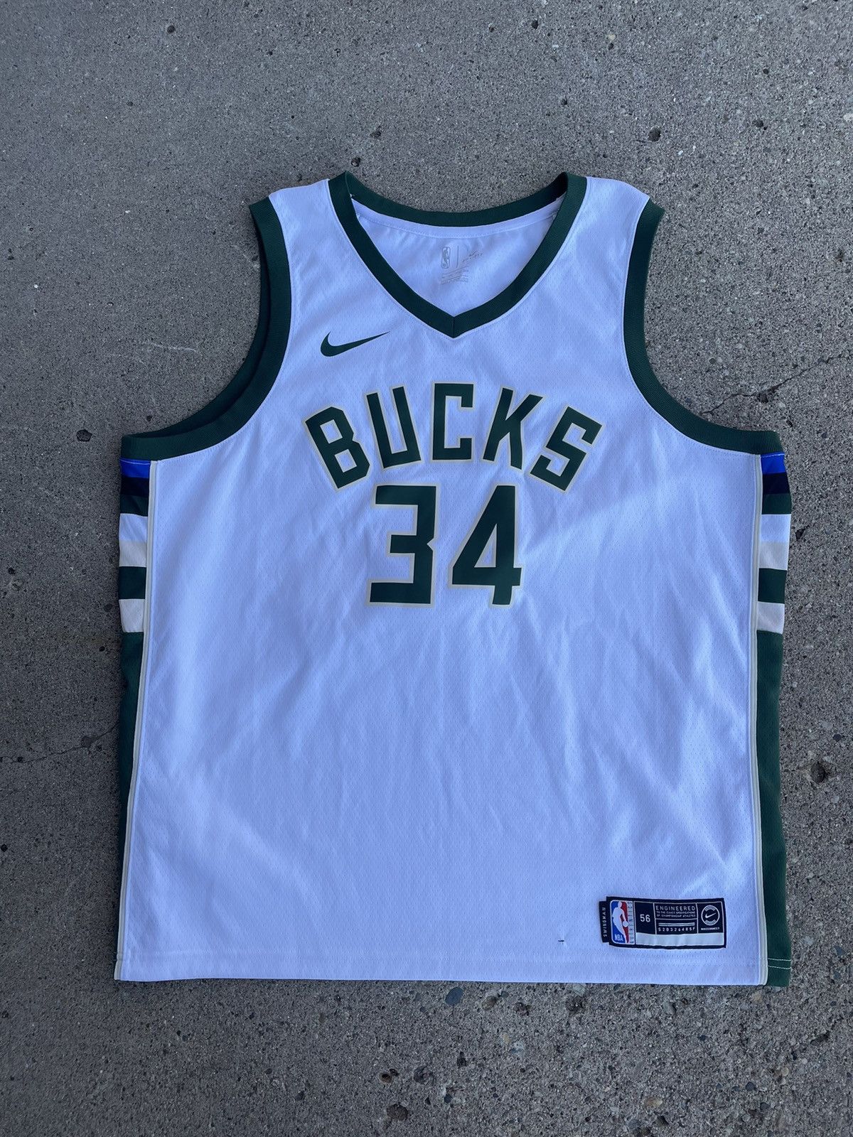 milwaukee bucks retired jerseys