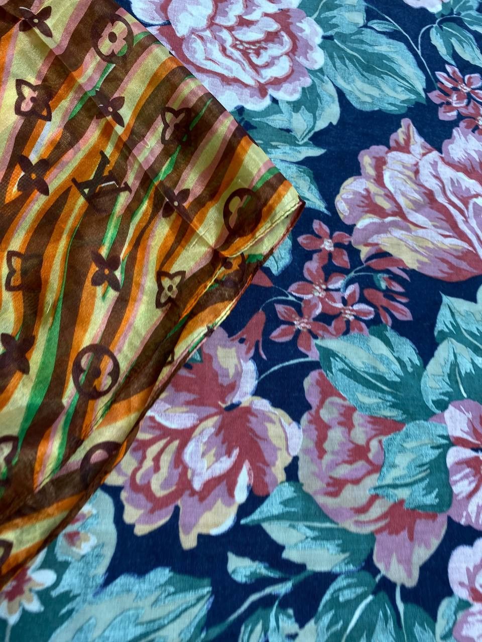 Louis Vuitton Louis Vuitton Multicolor Silk Geometric Shawl Scarf . Size ONE SIZE - 10 Thumbnail