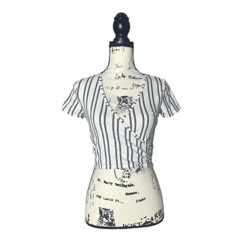 Pacsun PacSun PS Basics Black & White Striped Wrap Crop Top Size S Size S / US 4 / IT 40 - 1 Thumbnail