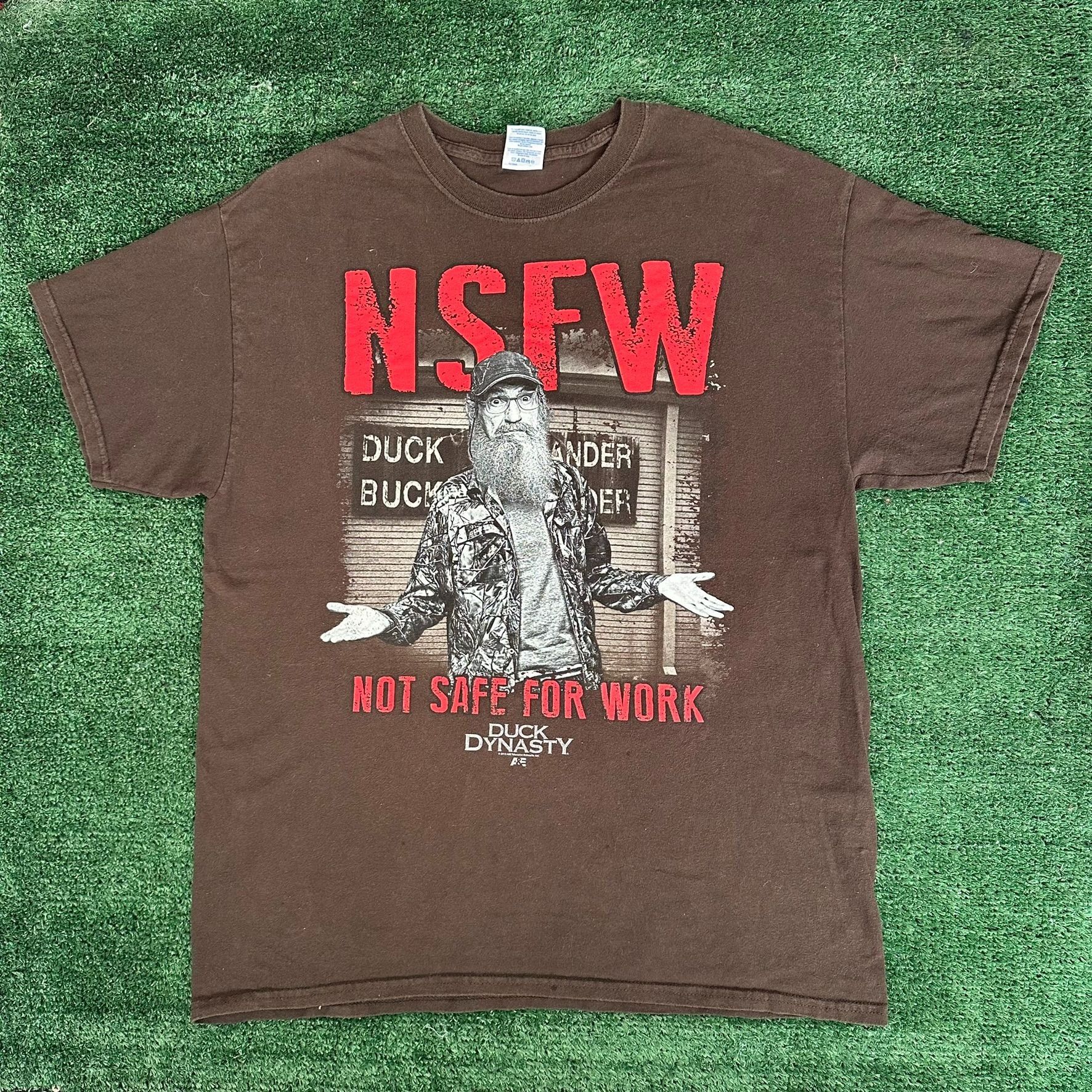 Gildan Vintage Y2K Duck Dynasty NSFW T-Shirt Trailer Trashy Reality Size US L / EU 52-54 / 3 - 1 Thumbnail