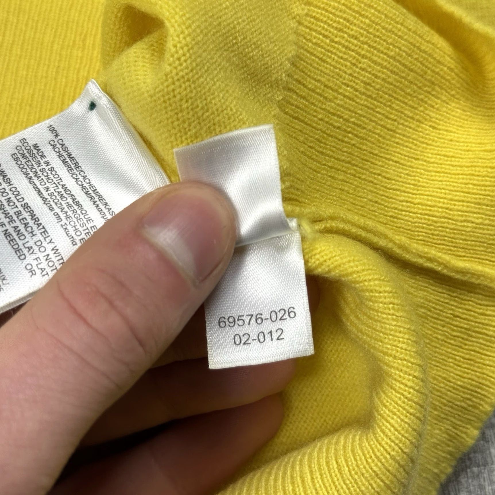 Brooks Brothers BROOKS BROTHERS CASHMERE V-NECK SWEATER MENS MEDIUM YELLOW LUXURY PULLOVER 100% PURE CASHMERE CLASSIC BUSINESS COMFORT Size US M / EU 48-50 / 2 - 5 Thumbnail