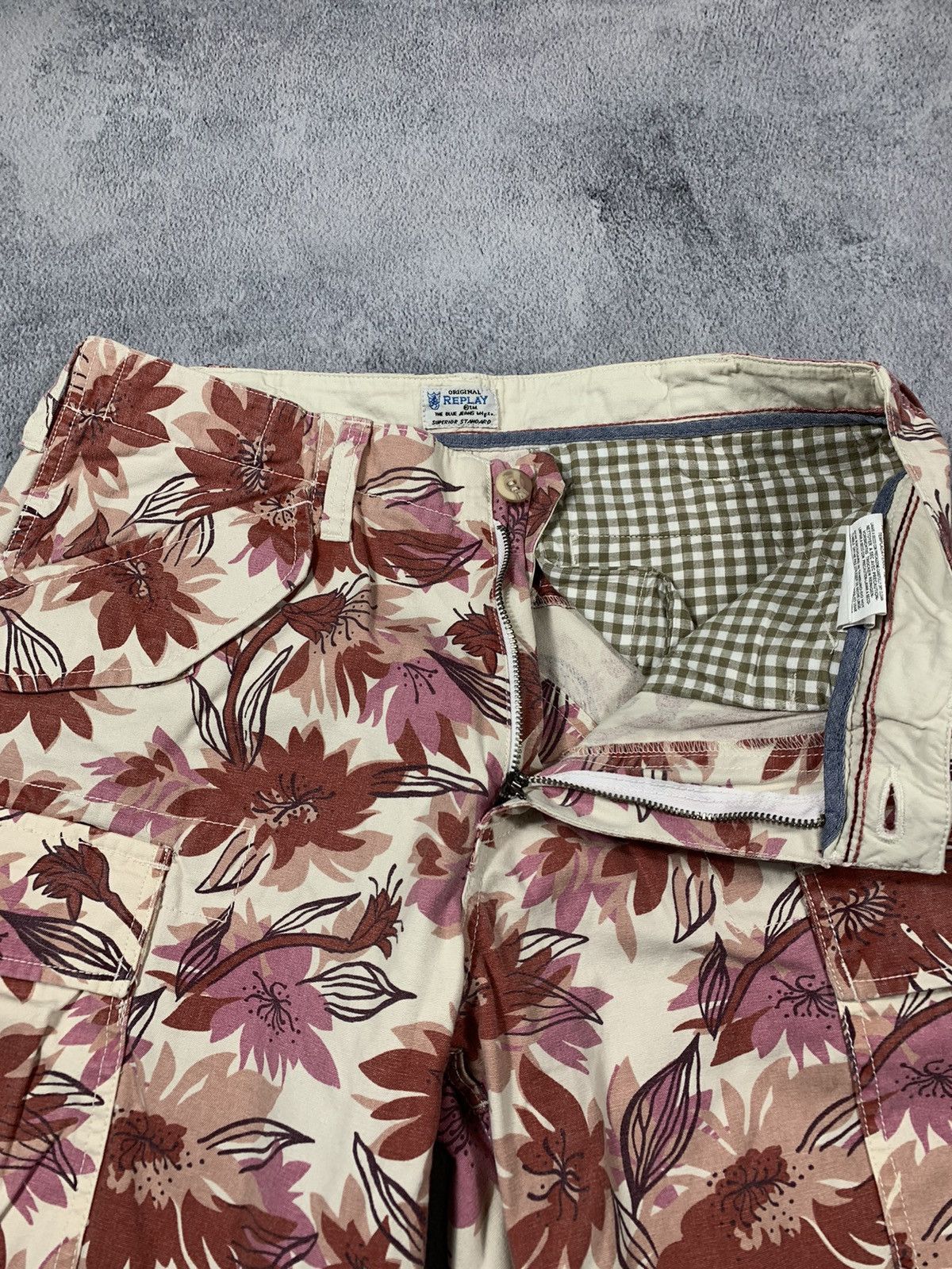 Vintage Vintage Y2K style Replay cargo shorts Japanese serf size 30 Size US 30 / EU 46 - 9 Thumbnail