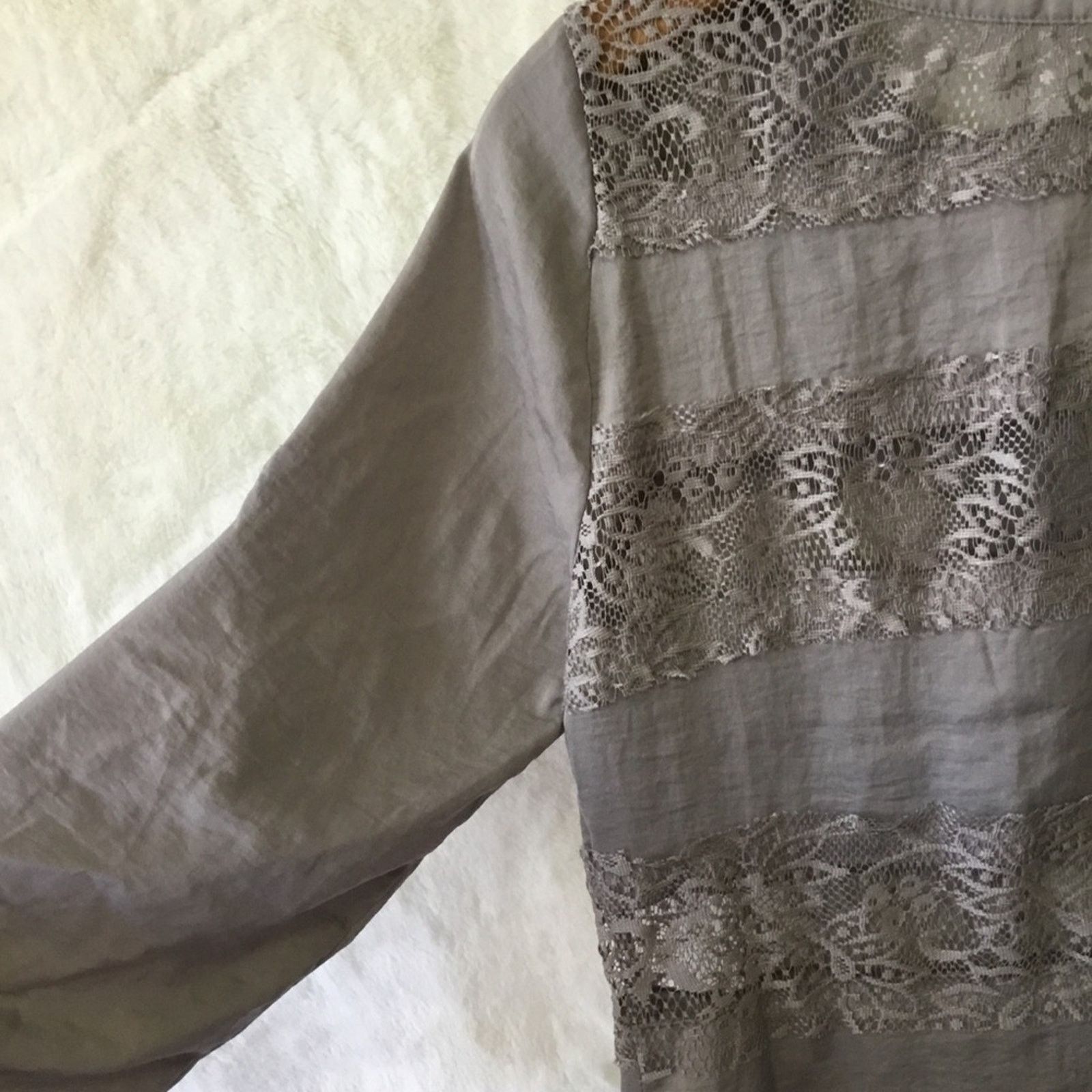 Bcbgmaxazria BCBGMaxAzria Light Gray Lace-Trim Tunic Top Size S / US 4 / IT 40 - 10 Thumbnail