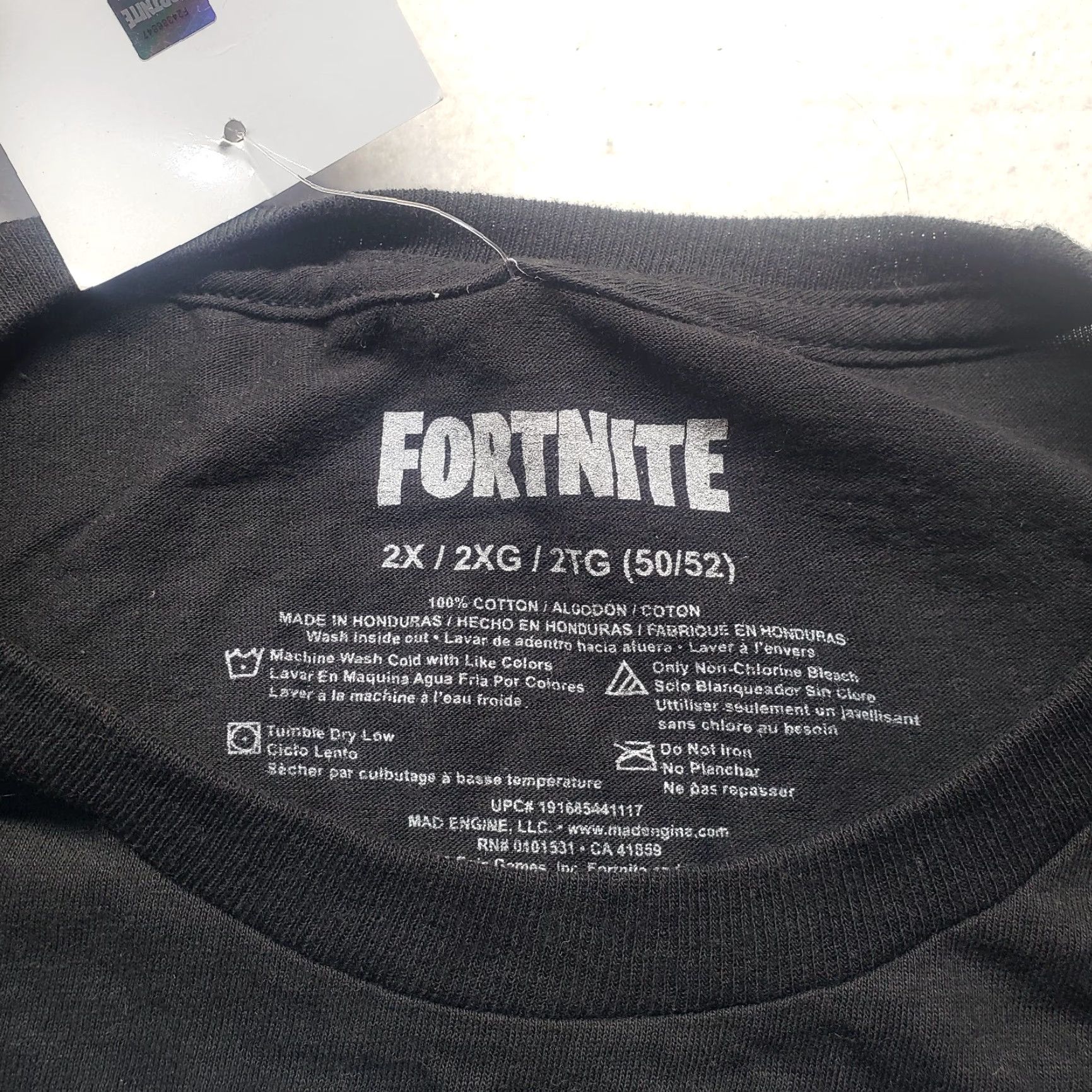 Vintage Fortnite Shirt Womens 2X Black 100% Cotton Officially Licensed T-Shirt Fortnite Theme 90s Pop Culture Vintage Size XXL / US 16-18 / IT 52-54 - 3 Thumbnail