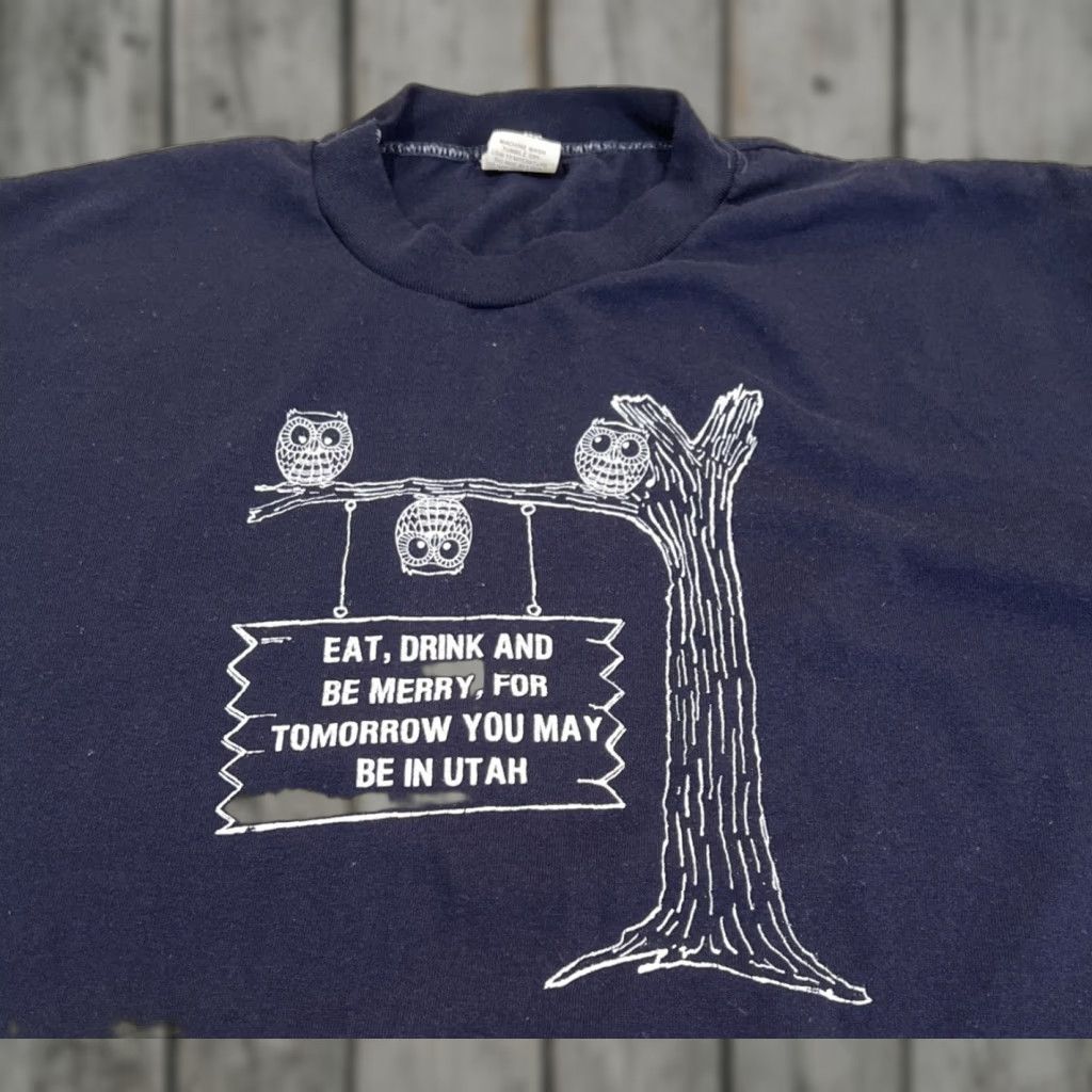 VINTAGE Velva Sheen Men's XL T-Shirt Blue Eat Drink Be Merry 1980s Graphic Tee Cotton Blend