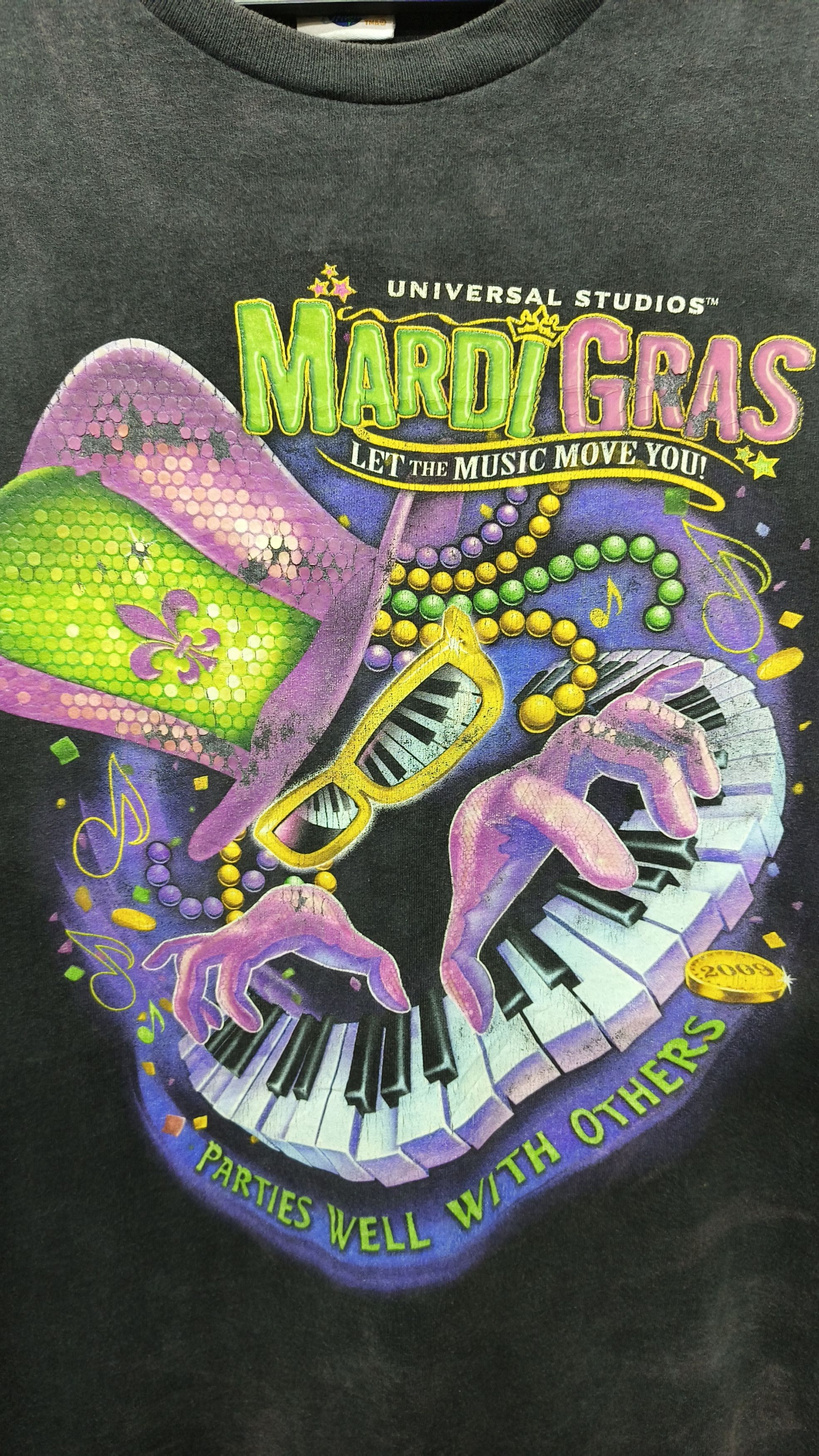 Universal Studios Vintage Black Mardi Gras Universal Studios Tee 2009 faded Size US XL / EU 56 / 4 - 4 Thumbnail