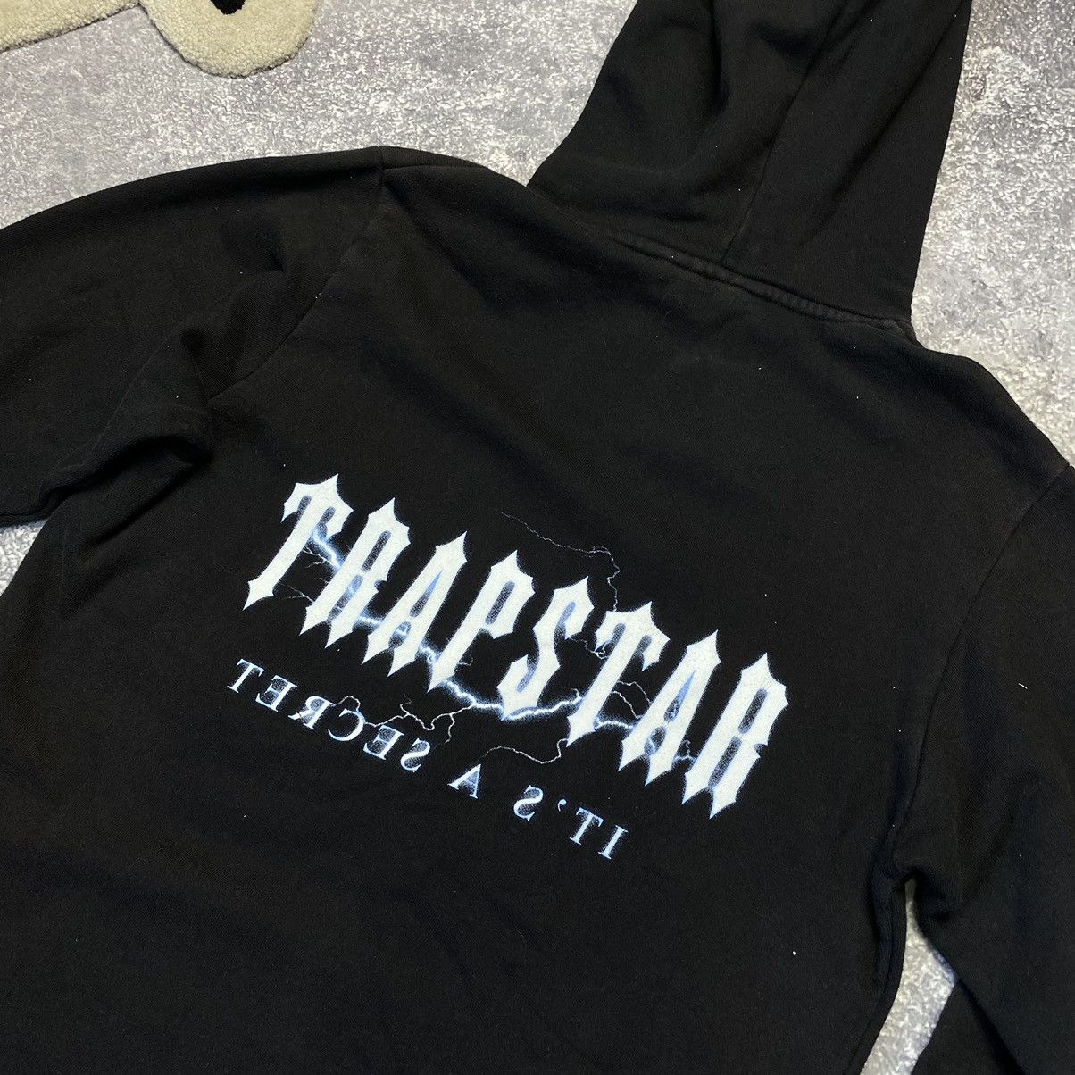 Vintage Men’s Trapstar London Big Graphic Logo y2k drill hoodie Size US S / EU 44-46 / 1 - 4 Thumbnail