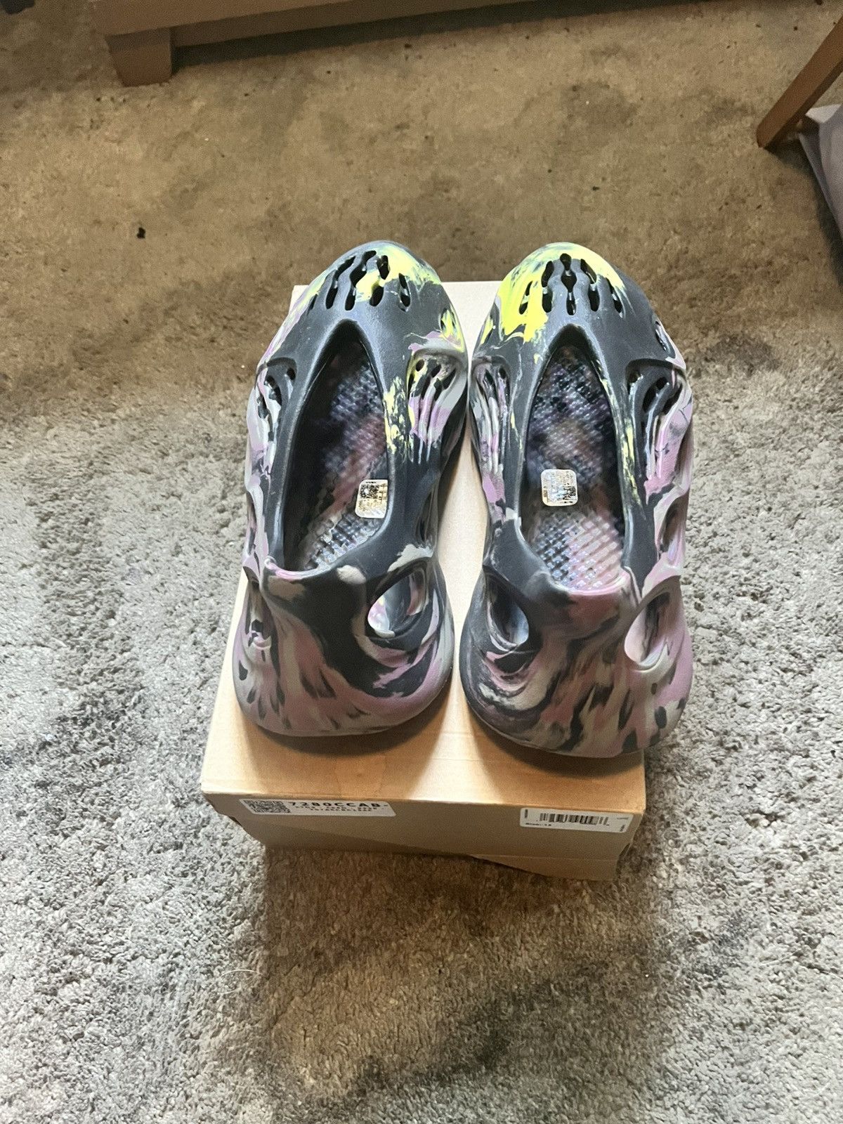 Yeezy Foam runner mx carbon size 12 new with tag Size US 12 / EU 45 - 6 Thumbnail