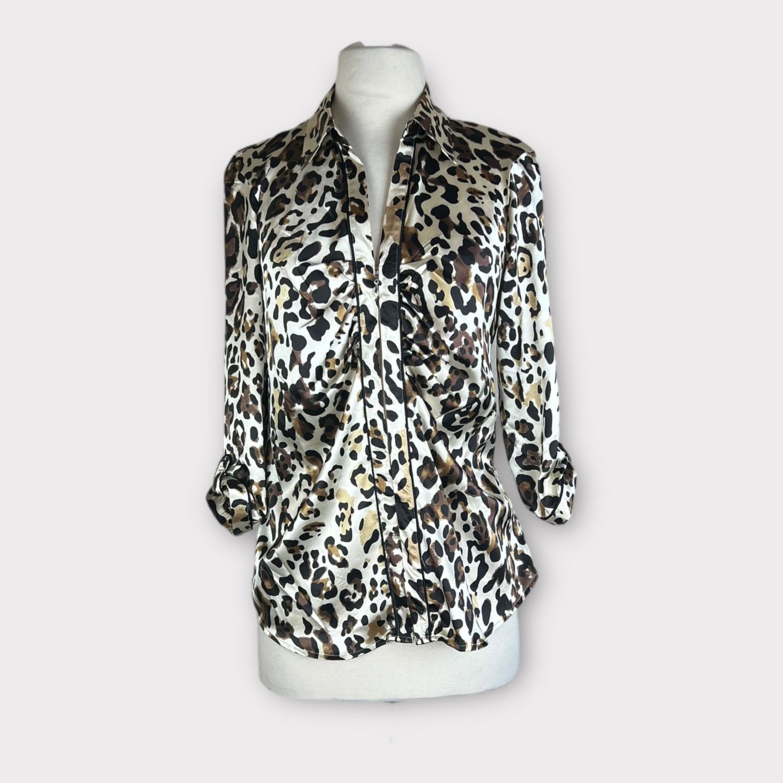 Nordstrom Violet & Claire NYC | Leopard Zipper Roll Tab Sleeve Top Size M / US 6-8 / IT 42-44 - 1 Thumbnail