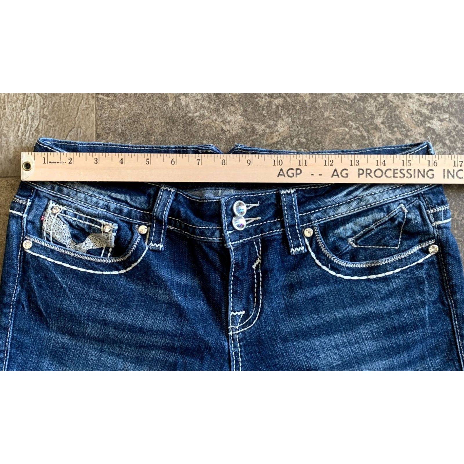 Vintage VIGOSS Capri Pants Women Blue Denim Distressed Rhinestone Capris 7 Juniors 32x21 Belt Loops Straight Modern Casual Flat Front Zip Button Size 28" / US 6 / IT 42 - 3 Thumbnail