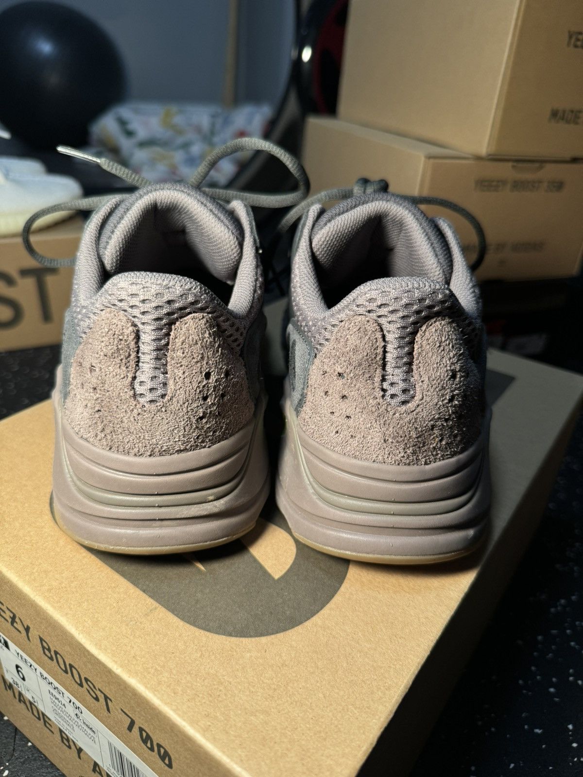Adidas × Yeezy adidas Yeezy Boost 700 Mauve in size 6Y Size US 6 / EU 39 - 4 Thumbnail