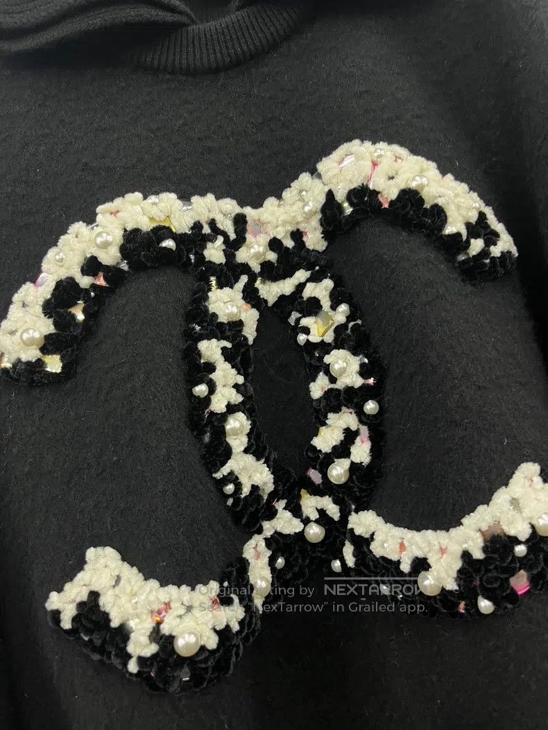 Chanel Chanel Ski Series Black Pearl Double C Large Logo Cashmere Size S / US 4 / IT 40 - 2 Thumbnail