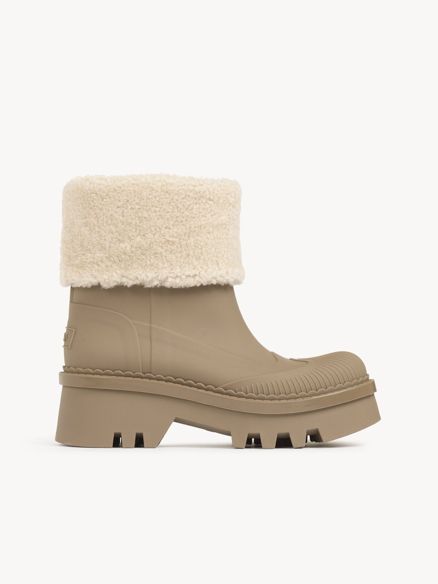 o1loc1c0425 CHC24 Raina Beach Boots in Brown