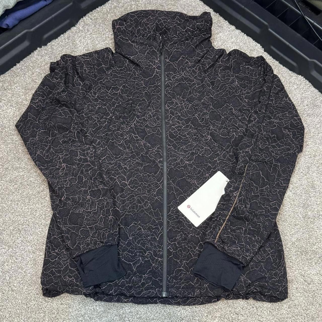 Lululemon NWT Lululemon Gather Me Slightly Windbreaker Jacket Size L / US 10 / IT 46 - 1 Thumbnail