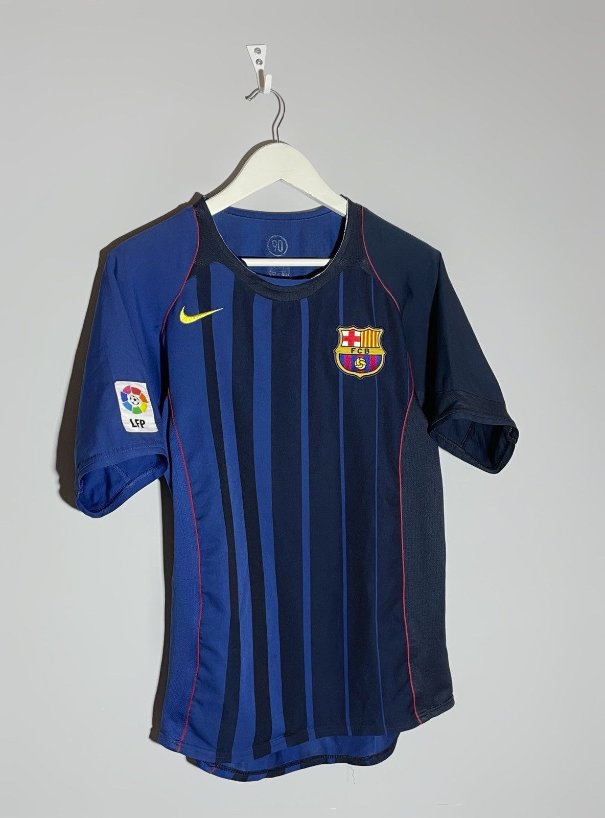 Nike Barcelona FC Nike 2004/05 Away Y2k Vintage Football Shirt Size US S / EU 44-46 / 1 - 2 Thumbnail