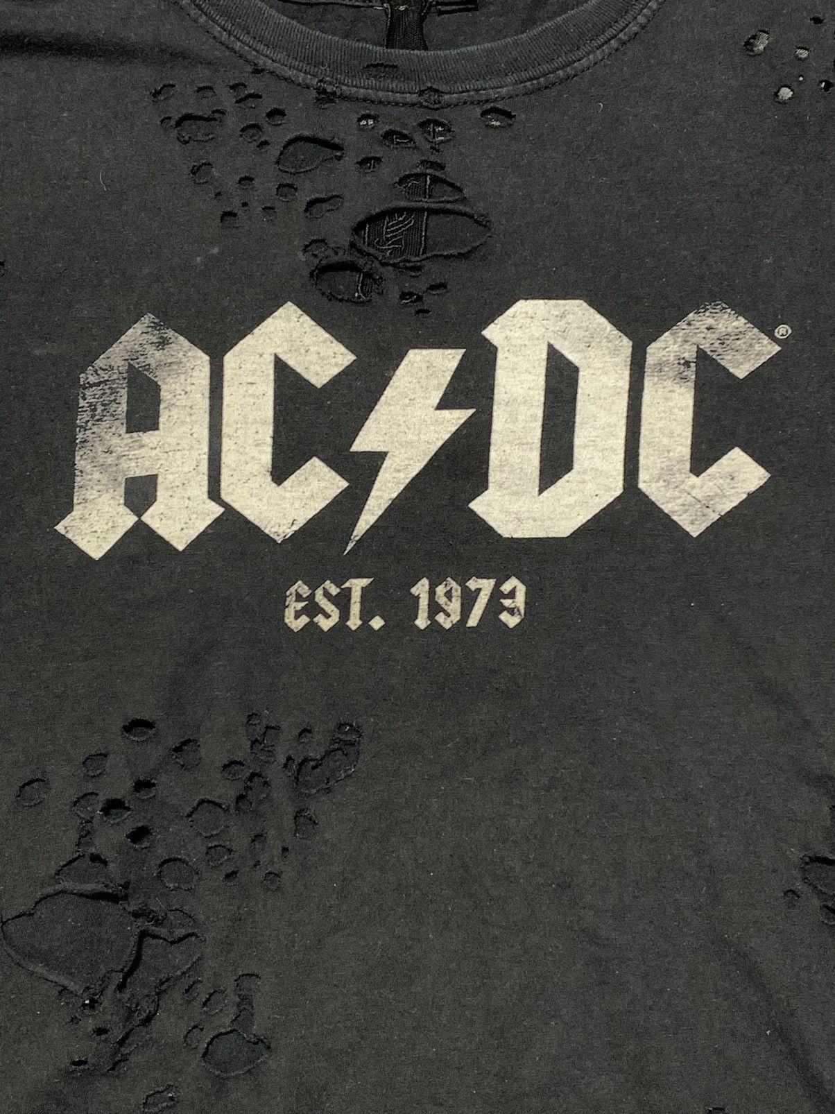 Band Tees × Vintage Vintage Y2K AC/DC distressed band tee big logo style size M Size US M / EU 48-50 / 2 - 4 Thumbnail