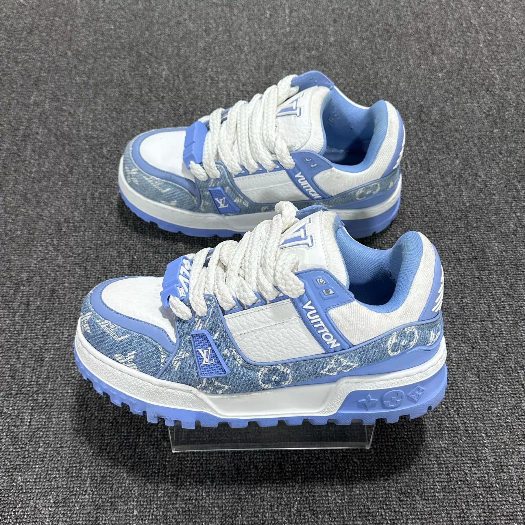 Louis Vuitton Louis Vuitton blue white trainer 99 new 39 Size US 7.5 / IT 37.5 - 1 Thumbnail
