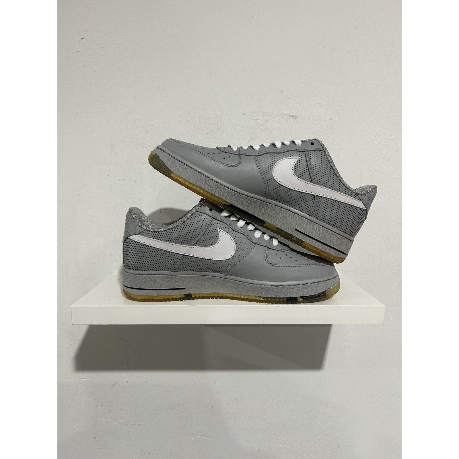 Nike NIKE AIR FORCE 1 LOW FUTURA SIZE 10 NEW Size US 10 / EU 43 - 2 Thumbnail