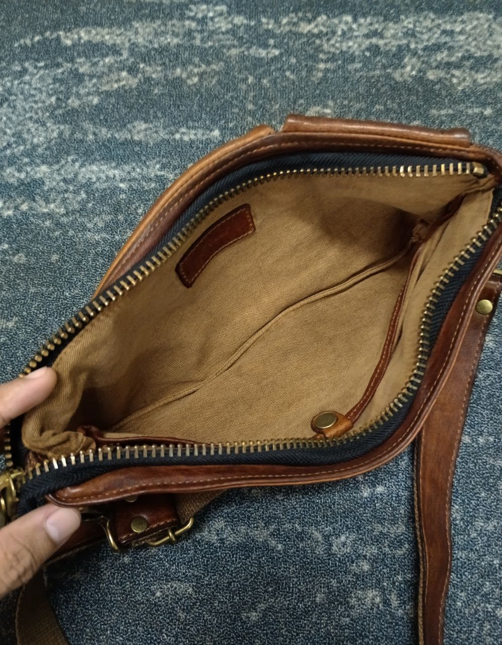 Creed SiCK🔥PATINA LEATHER CREED SLING/CROSSBODY Size ONE SIZE - 4 Thumbnail