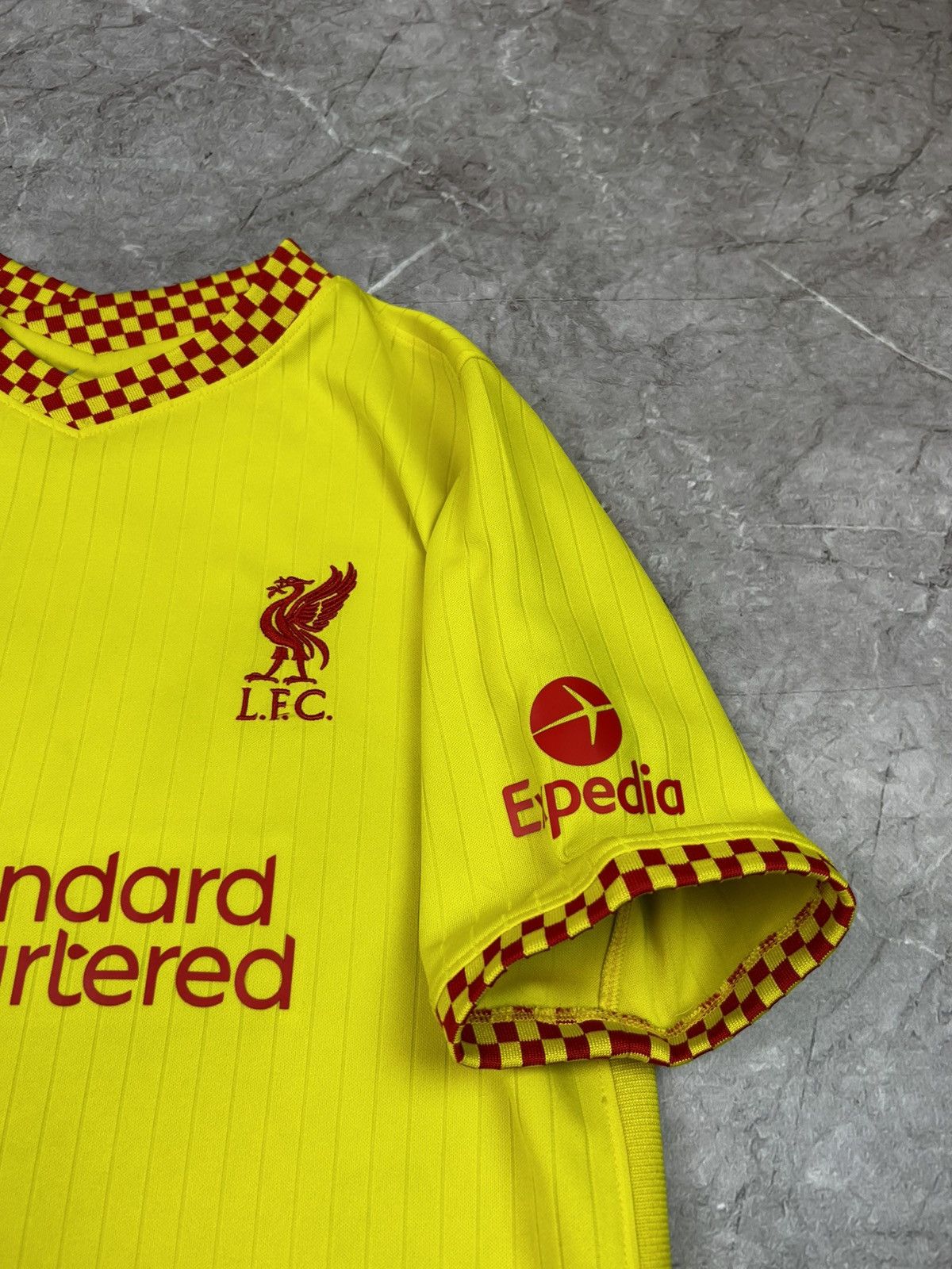 Nike Nike Liverpool Jersey Yellow Shirt FC 21/22 Dri-Fit Size US XS / EU 42 / 0 - 5 Thumbnail