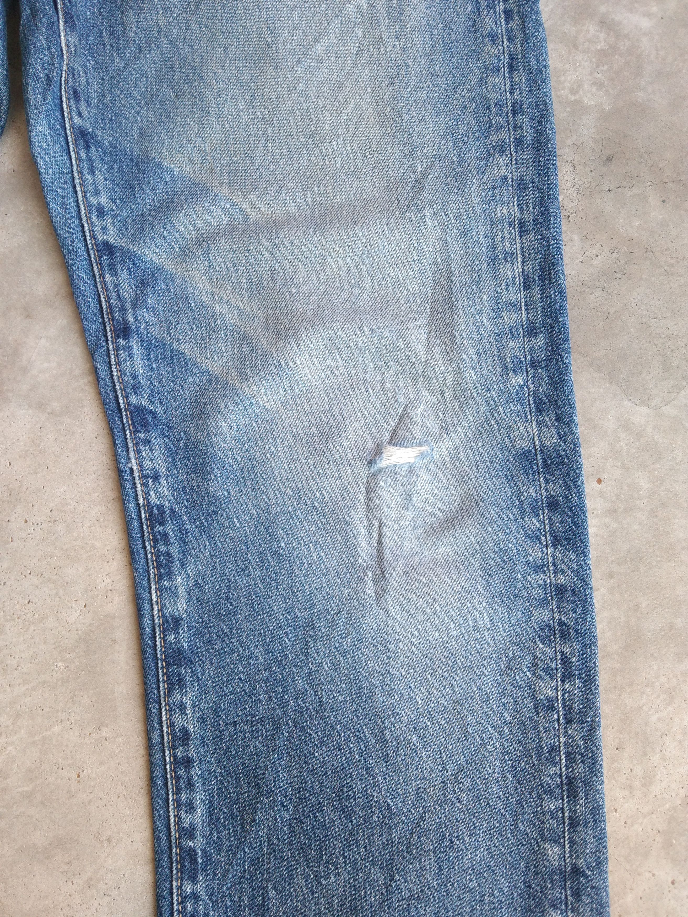 Uniqlo Vintage Japanese Uniqlo Faded Blue Distressed Jeans 32x31 Size US 32 / EU 48 - 3 Thumbnail