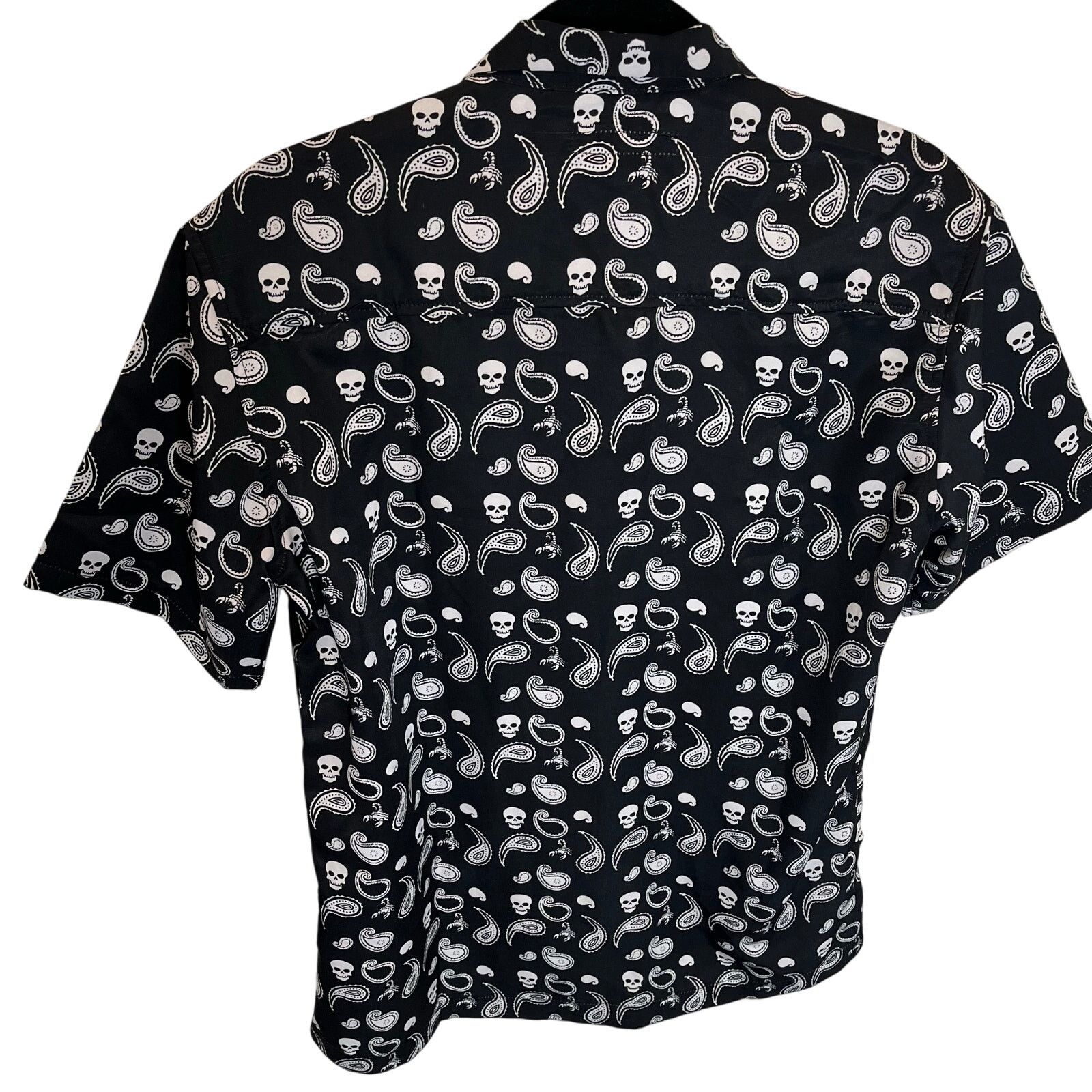 Other •NWOT• ISOSNYC Silk Black w/ skulls paisley button up Medium Size US M / EU 48-50 / 2 - 2 Thumbnail