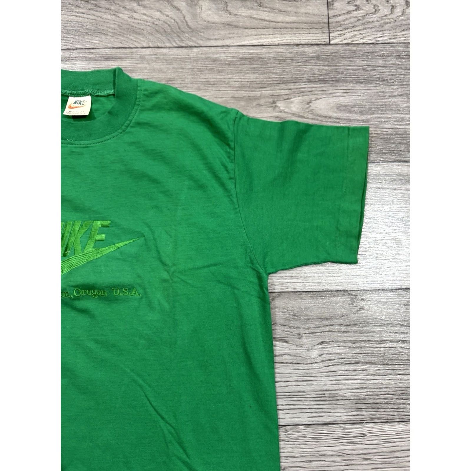 Nike VINTAGE Nike T-Shirt Green S/M Short Sleeve Mens 1980s Made in USA Beaverton Oregon Logo Size US S / EU 44-46 / 1 - 5 Thumbnail