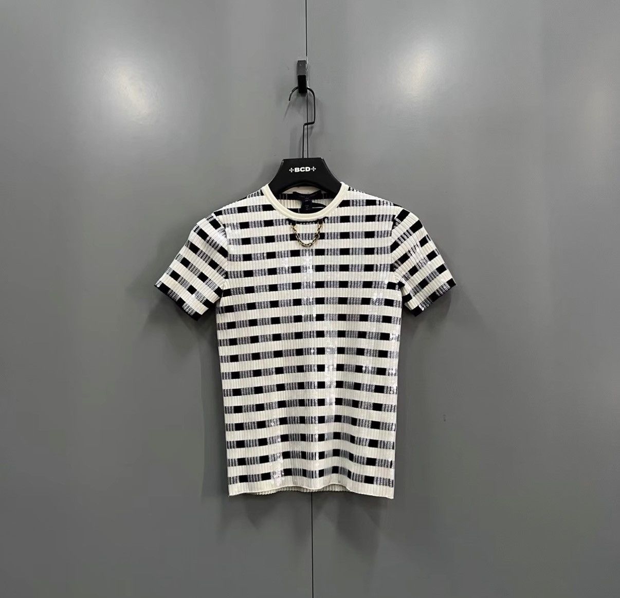 Louis Vuitton Louis Vuitton Striped Colorful Sequin Short Sleeve Top J41 Size XS / US 0-2 / IT 36-38 - 1 Thumbnail