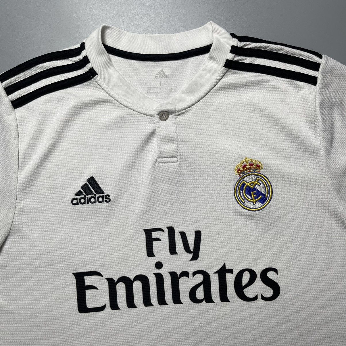 Vintage REAL MADRID ADIDAS 2018/2019 FOOTBALL HOME JERSEY #7 RONALDO Size US L / EU 52-54 / 3 - 4 Thumbnail