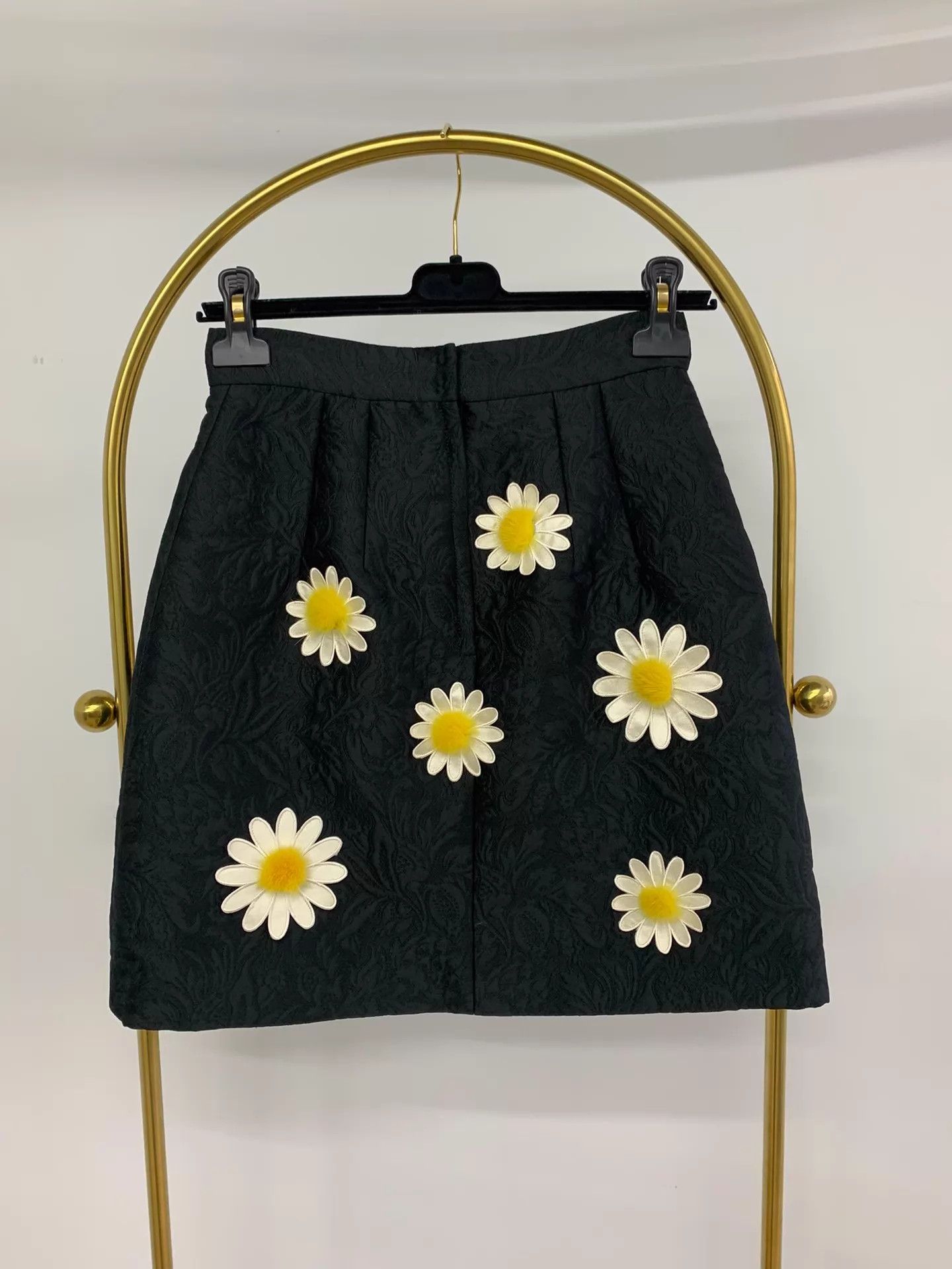 Dolce & Gabbana DG 3D embossed floral crystal skirt 38 new Size 26" / US 2 / IT 38 - 3 Thumbnail