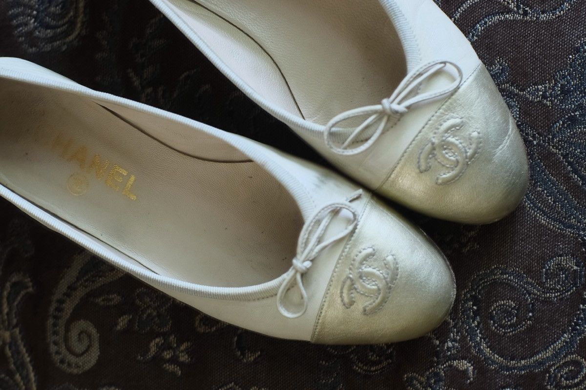 Chanel Chanel Cream & Gold Cap Toe Ballet Flats Size 37 Size US 6.5 / IT 36.5 - 3 Thumbnail