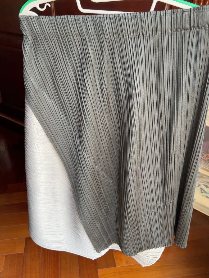 Issey Miyake Issey Miyake size:3 Black and grey pleated skirt Size 31" - 4 Thumbnail