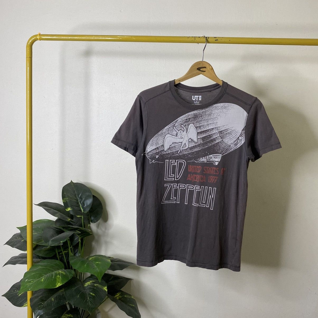 Led Zeppelin Led Zeppelin x Uniqlo UT Collaboration Band T Shirt Size US M / EU 48-50 / 2 - 1 Thumbnail