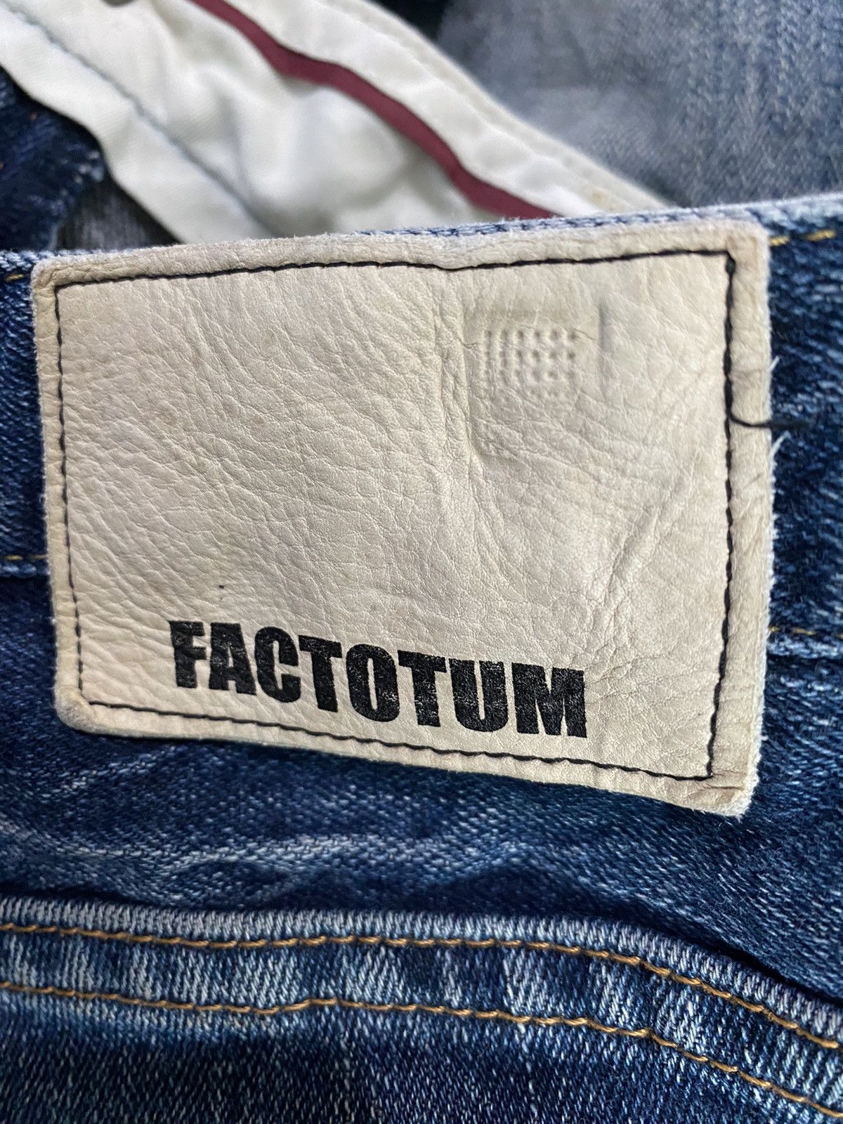 FACTOTUM JAPAN BRAND FACTOTUM DENIM SKINNY TYPE DISTRESS DESIGN Size US 32 / EU 48 - 6 Thumbnail