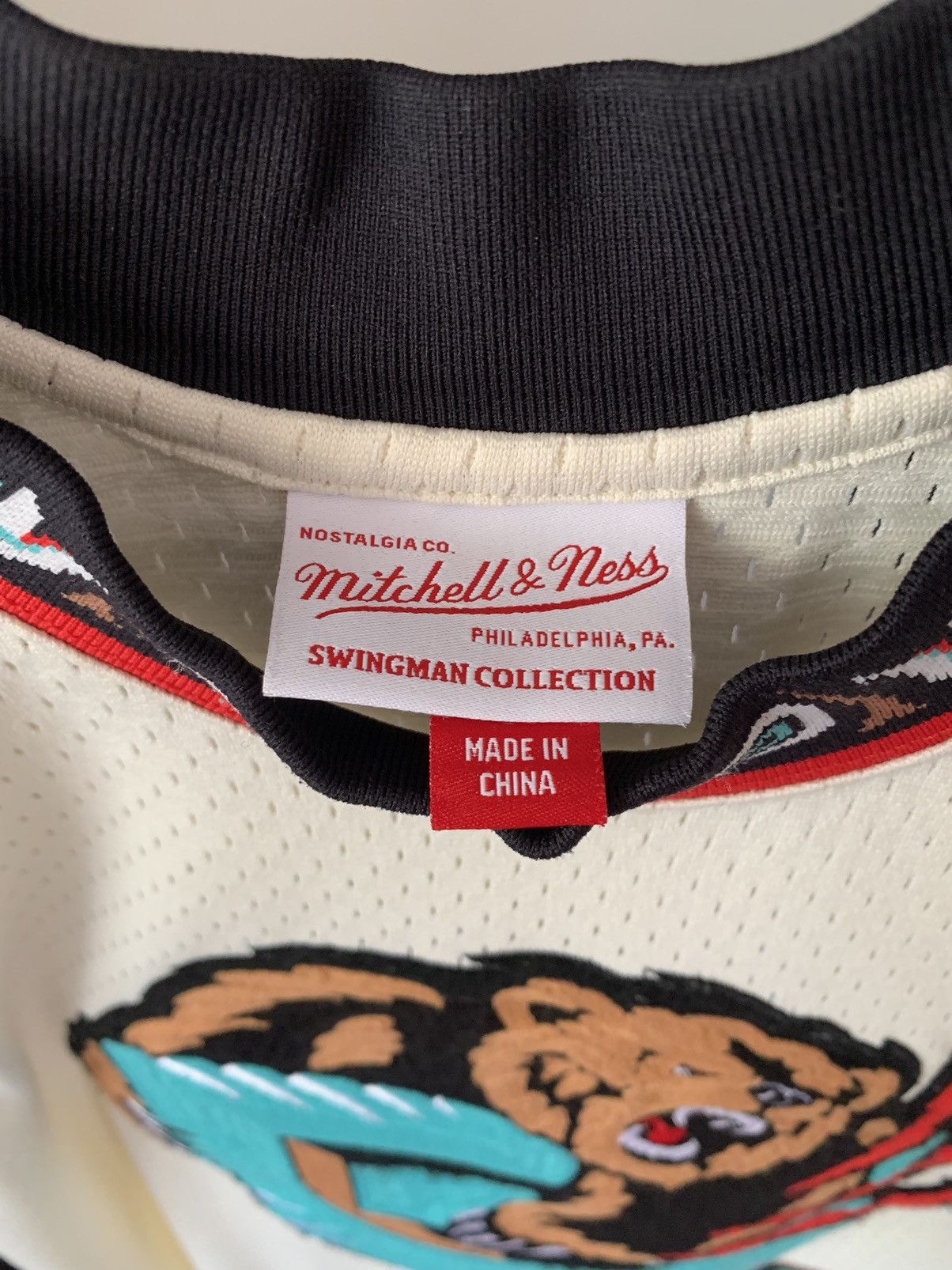 Mitchell & Ness Vancouver Grizzlies Mike Bibby Mitchell & Ness Jersey Size US L / EU 52-54 / 3 - 11 Thumbnail