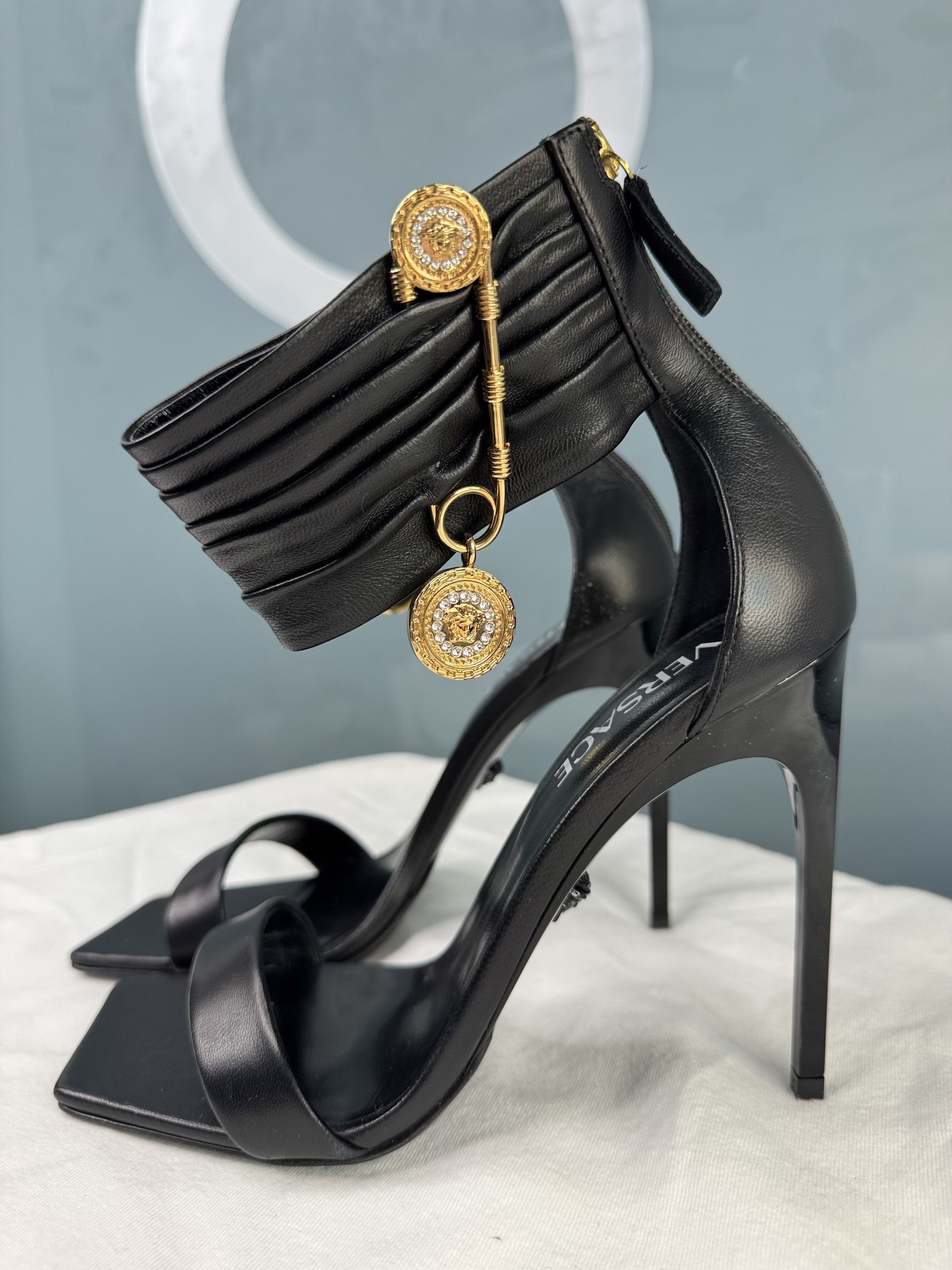 Versace Medusa Safety Pin Heels Size US 8 / IT 38 - 16 Thumbnail