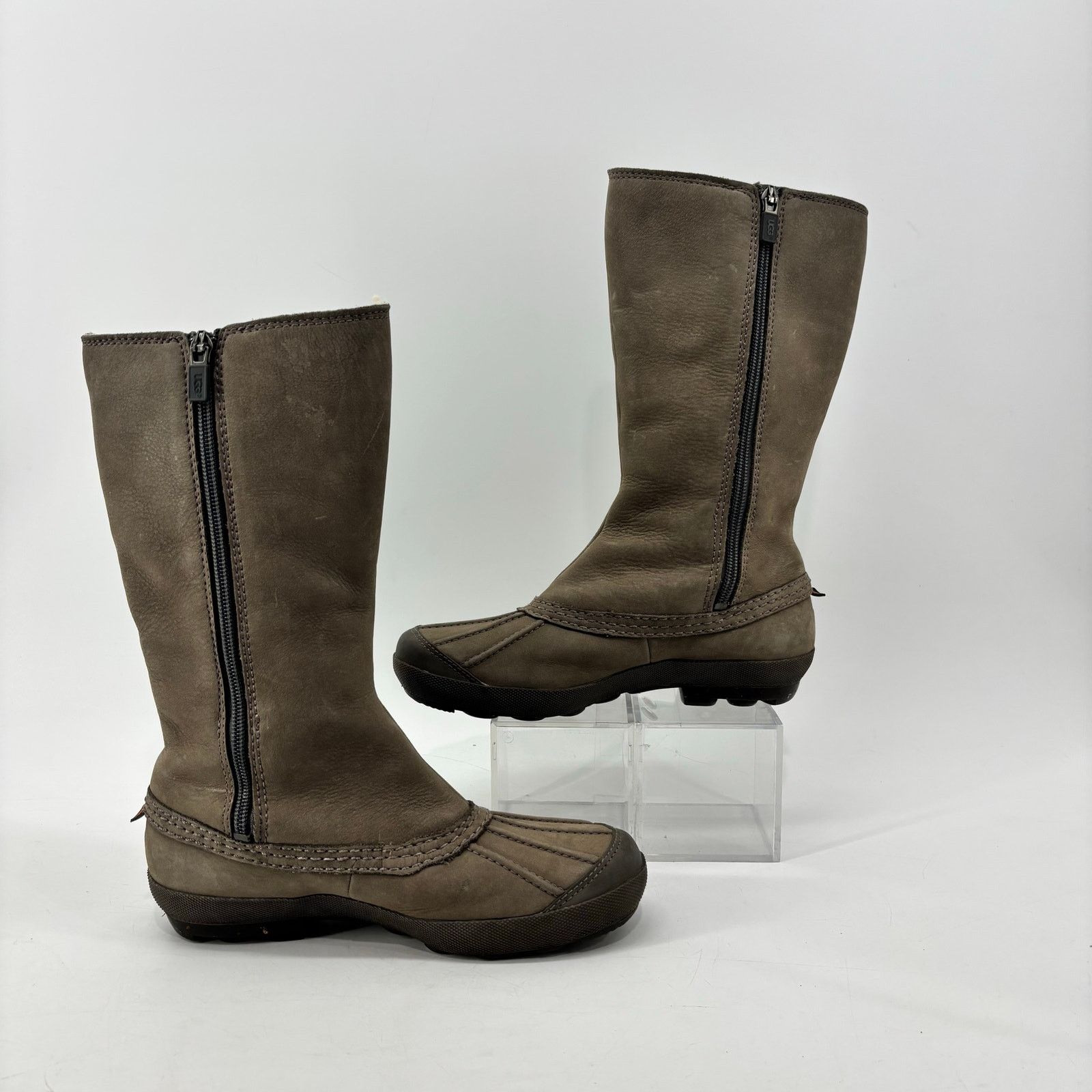 Ugg Ugg Boots Womens Size 6 W Belfair Duck Boots 5736 Taupe Size US 6 / IT 36 - 8 Thumbnail