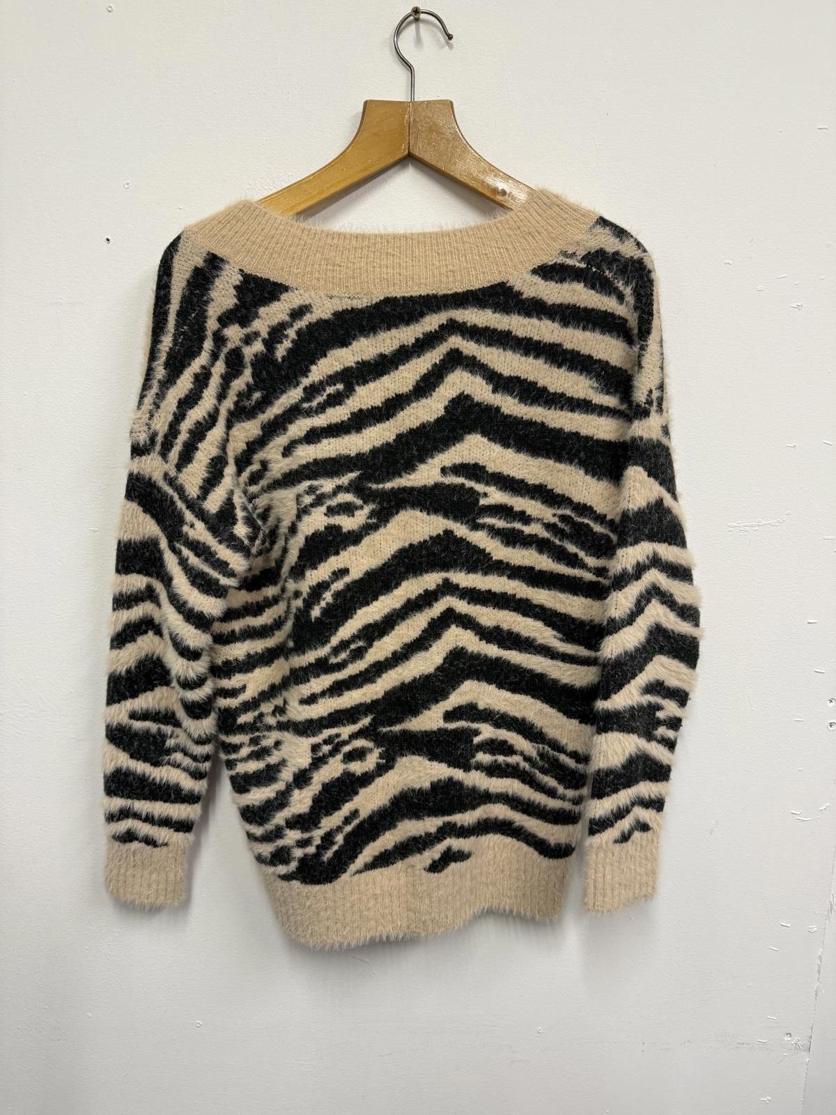 Other Oliver Bonas Beige and Black Zebra Print V-Neck Sweater Size M / US 6-8 / IT 42-44 - 2 Thumbnail