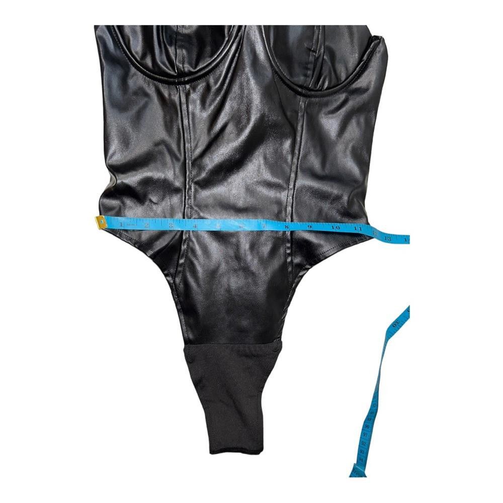 Designer PrettyLittleThing l V Wire Faux Leather Bodysuit Size 0 Size XS / US 0-2 / IT 36-38 - 8 Thumbnail