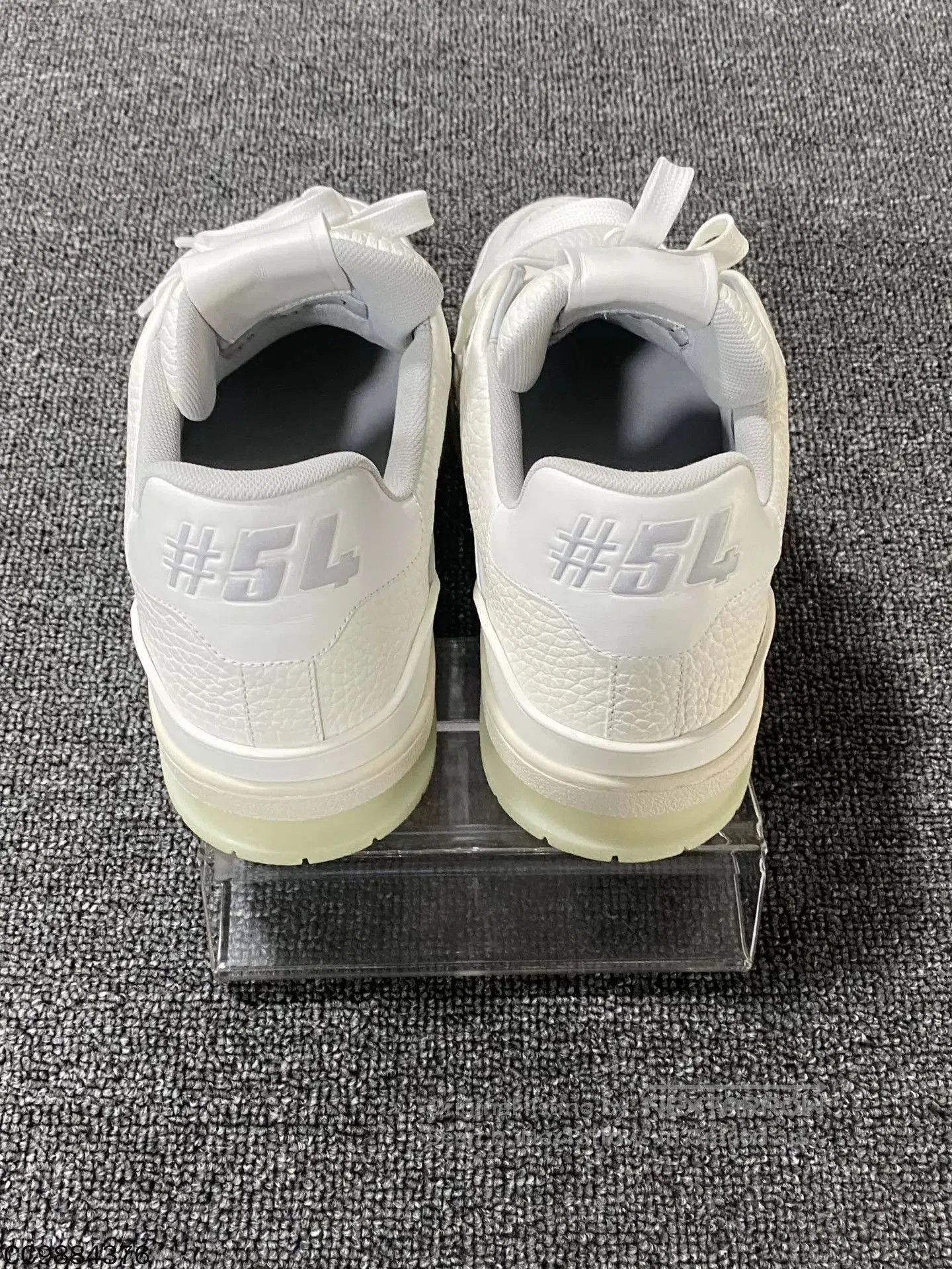 Louis Vuitton White Low-Top Sneakers Size 8. Size US 8 / EU 41 - 5 Thumbnail