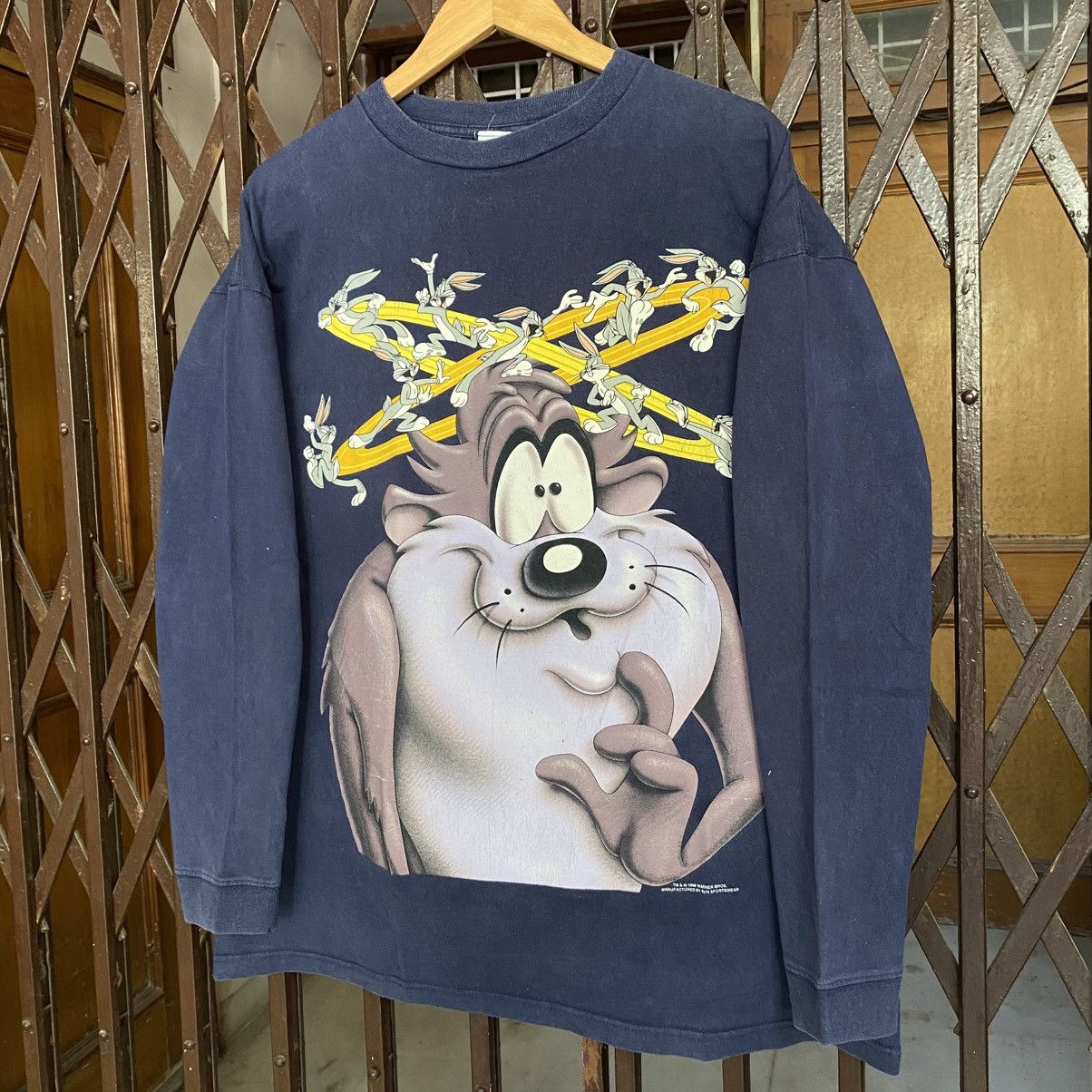 Cartoon Network doubledavintage 1996 Looney Tunes Taz & Bugs Bunny shirt Size US M / EU 48-50 / 2 - 2 Thumbnail