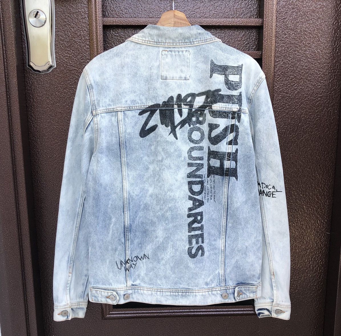 Zara Zara Men’s Graffiti Acid Wash Denim Trucker Jacket Size US M / EU 48-50 / 2 - 8 Thumbnail