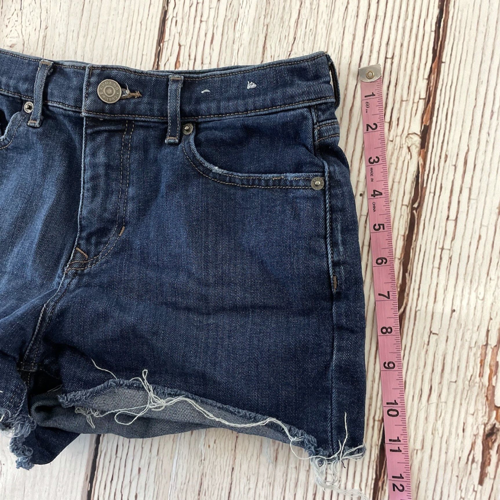 Express Express Shorts Denim Cut-Off Dark Blue Women's Size 2 Size 26" / US 2 / IT 38 - 5 Thumbnail