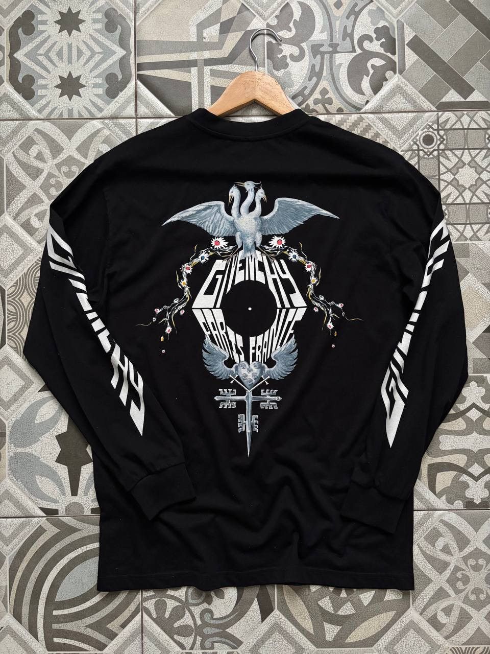 Givenchy Givenchy men’s long sleeve big logo Graphic Swan RRP~550$ Size US S / EU 44-46 / 1 - 8 Thumbnail