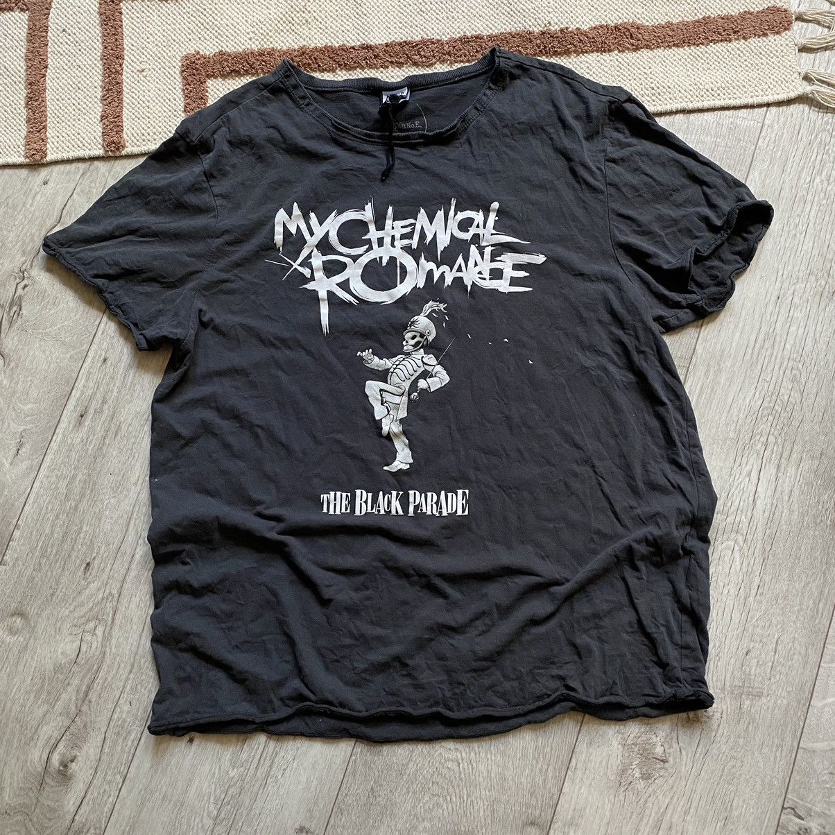 Band Tees MY CHEMICAL ROMANCE Y2K THE BLACK PARADE T SHIRT Size US XL / EU 56 / 4 - 1 Thumbnail