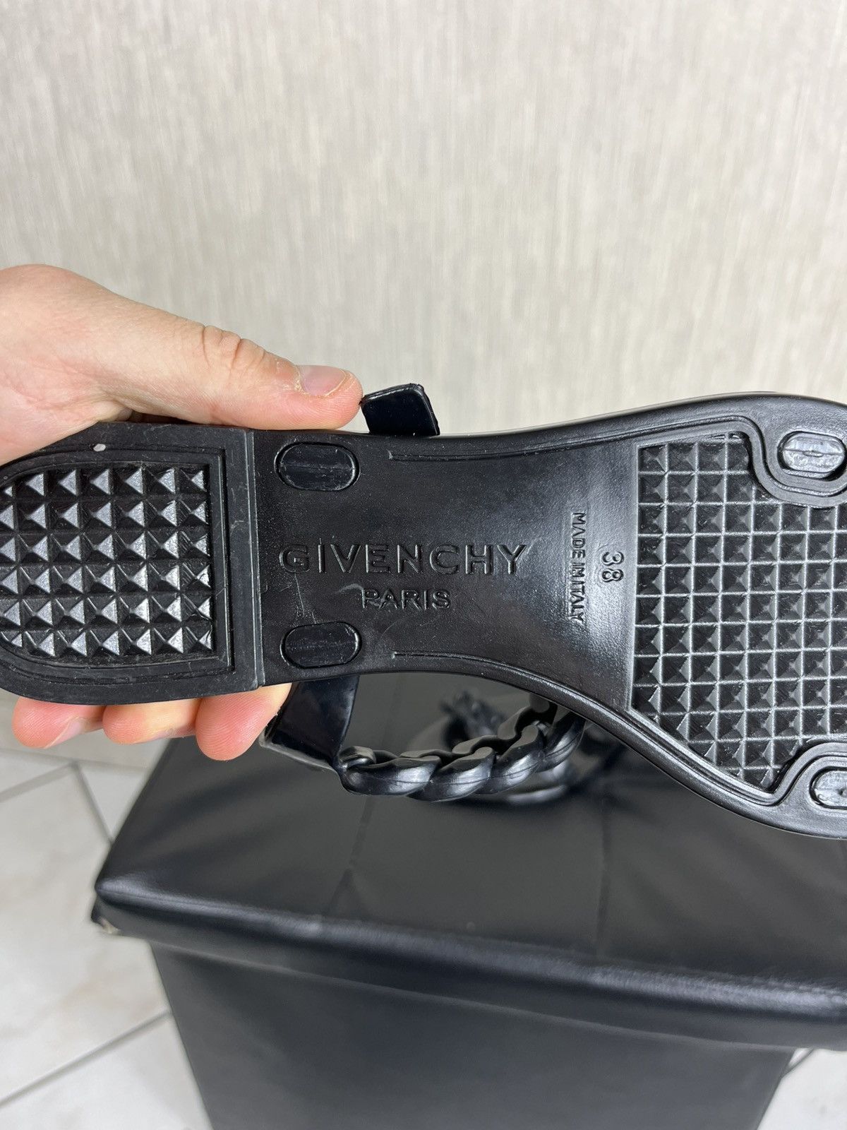 Designer × Givenchy Givenchy Paris chain sandals luxury flats flip flops Size US 7.5 / IT 37.5 - 7 Thumbnail