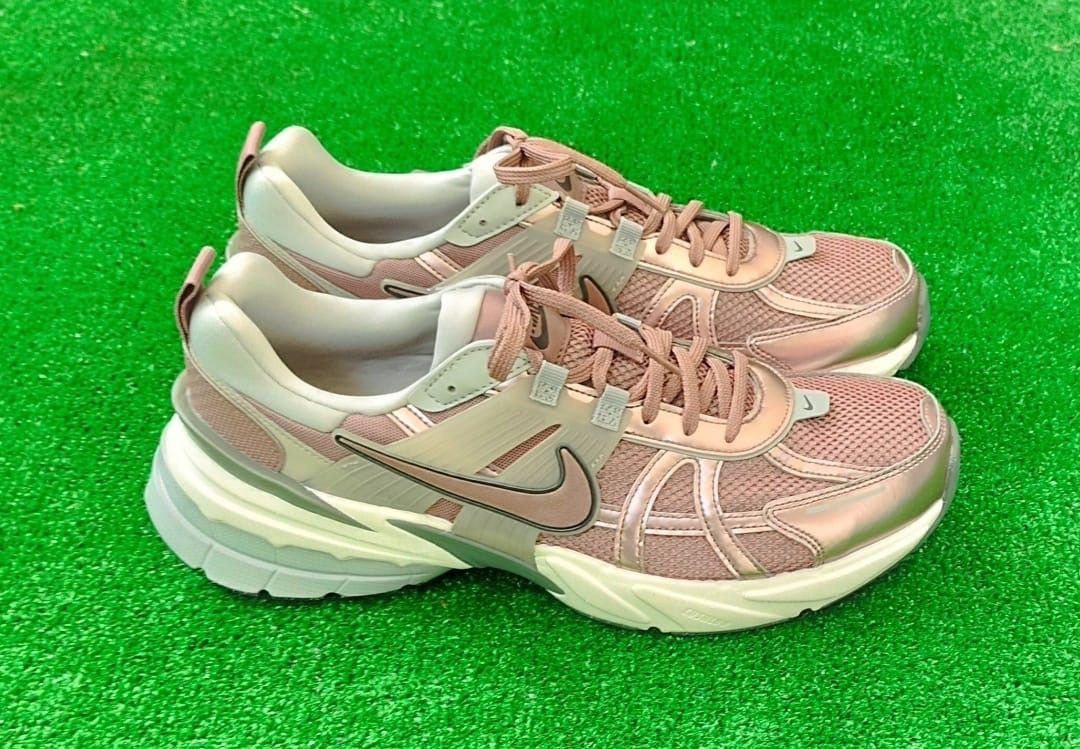 Nike Shoes Nike V2K Run Size US 11.5 / EU 44-45 - 1 Thumbnail
